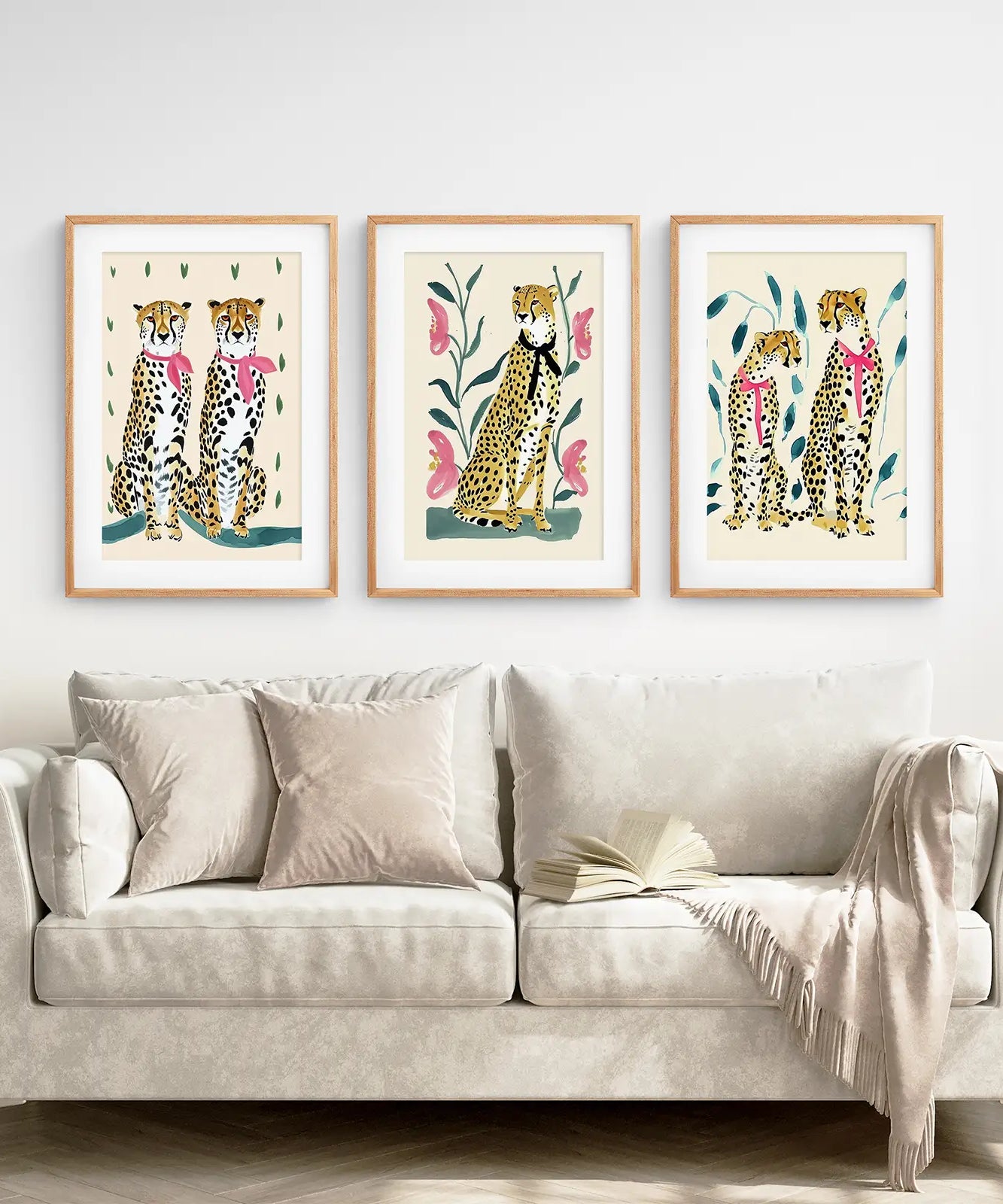 Lustiges Leoparden-Set. Moderne Wand Kunstdrucke. Beige & Rosa