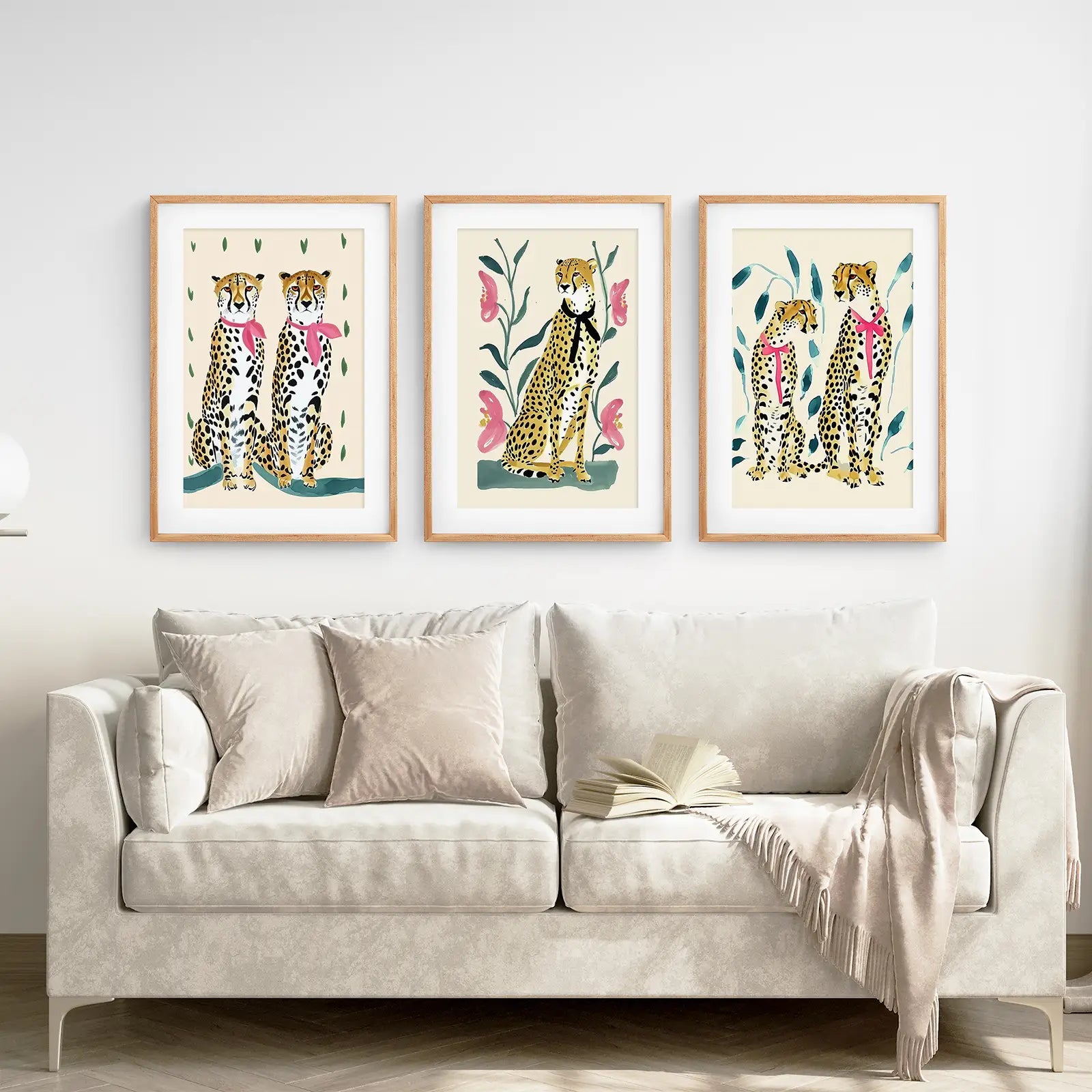 Lustiges Leoparden-Set. Moderne Wand Kunstdrucke. Beige & Rosa