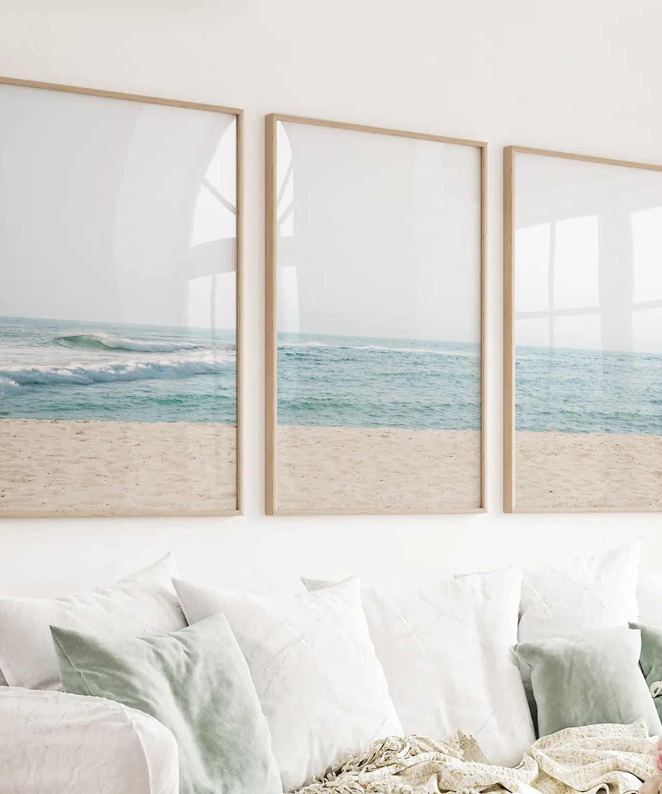 Beige Blau Minimalistische Meeresstrand-Fotografie. 3-teilige Wandkunst