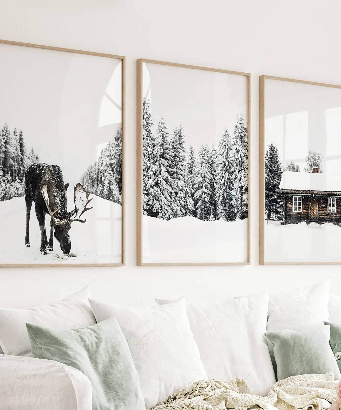 Winterliches Triptychon mit Elch, Blockhütte und Wald