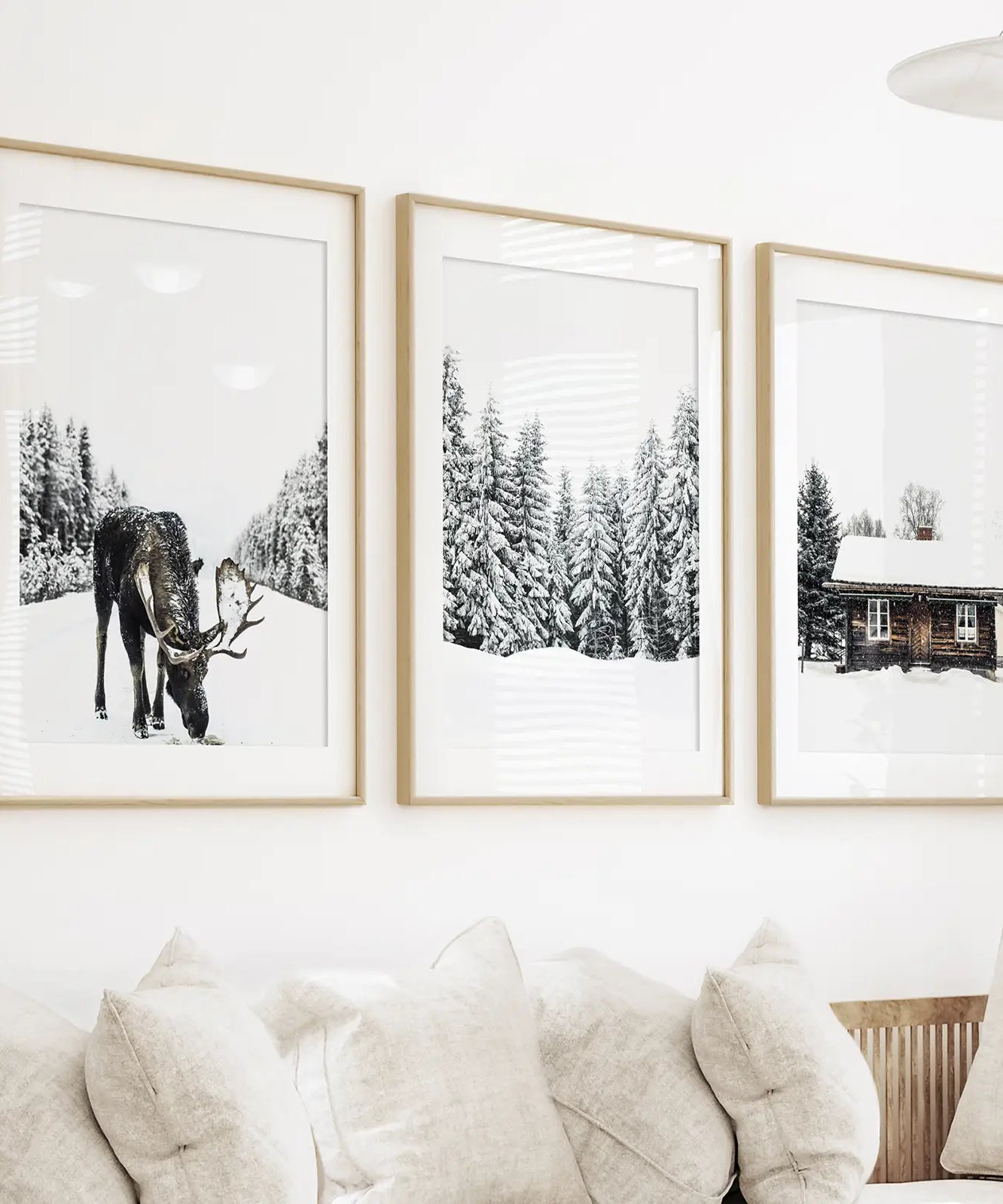 Winterliches Triptychon mit Elch, Blockhütte und Wald