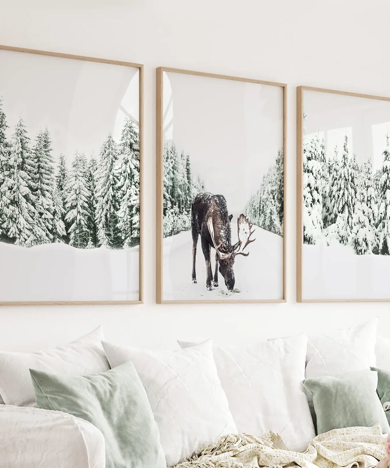 Nordisches Winter-Wandbild 3er-Set. Verschneiter Wald und Elch