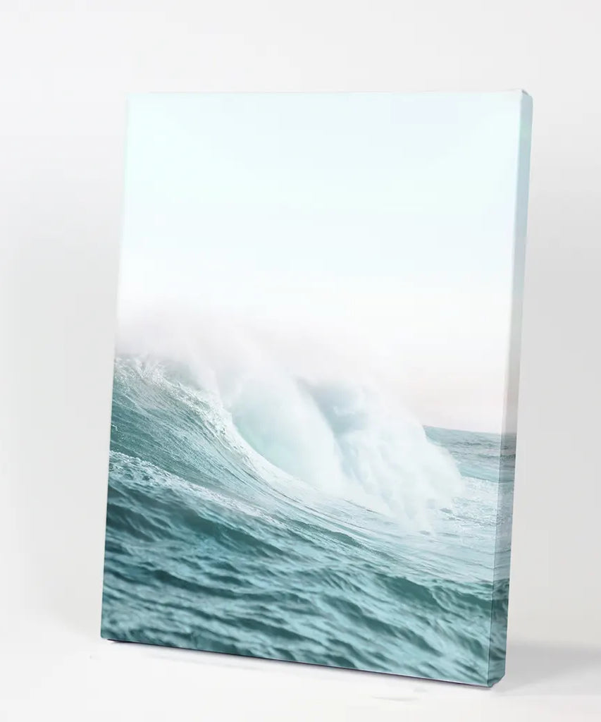 Großer pastellblauer Wellen-Kunstdruck. Maritimes Thema