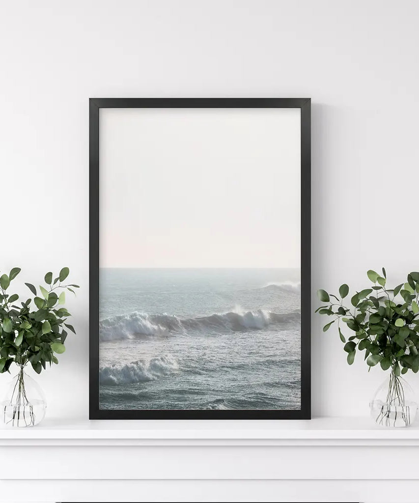 Druck: Rosa Sonnenuntergang und Meereswellen. Wandkunst für die Küste