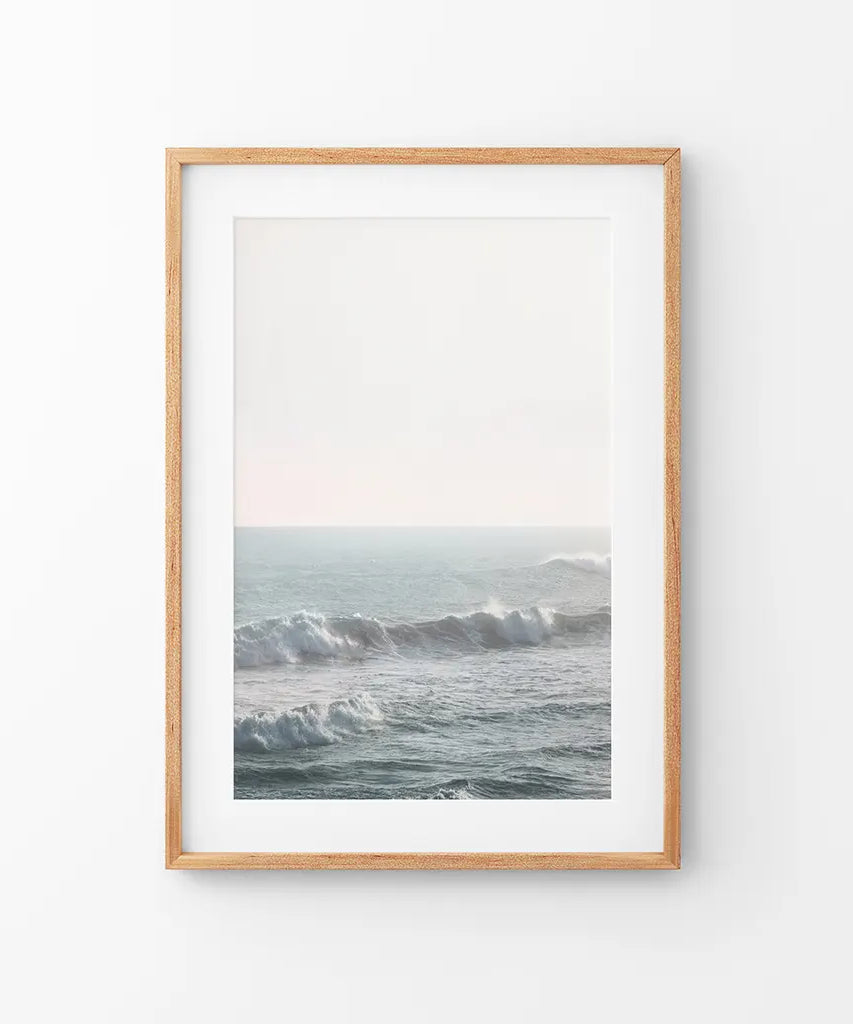 Druck: Rosa Sonnenuntergang und Meereswellen. Wandkunst für die Küste