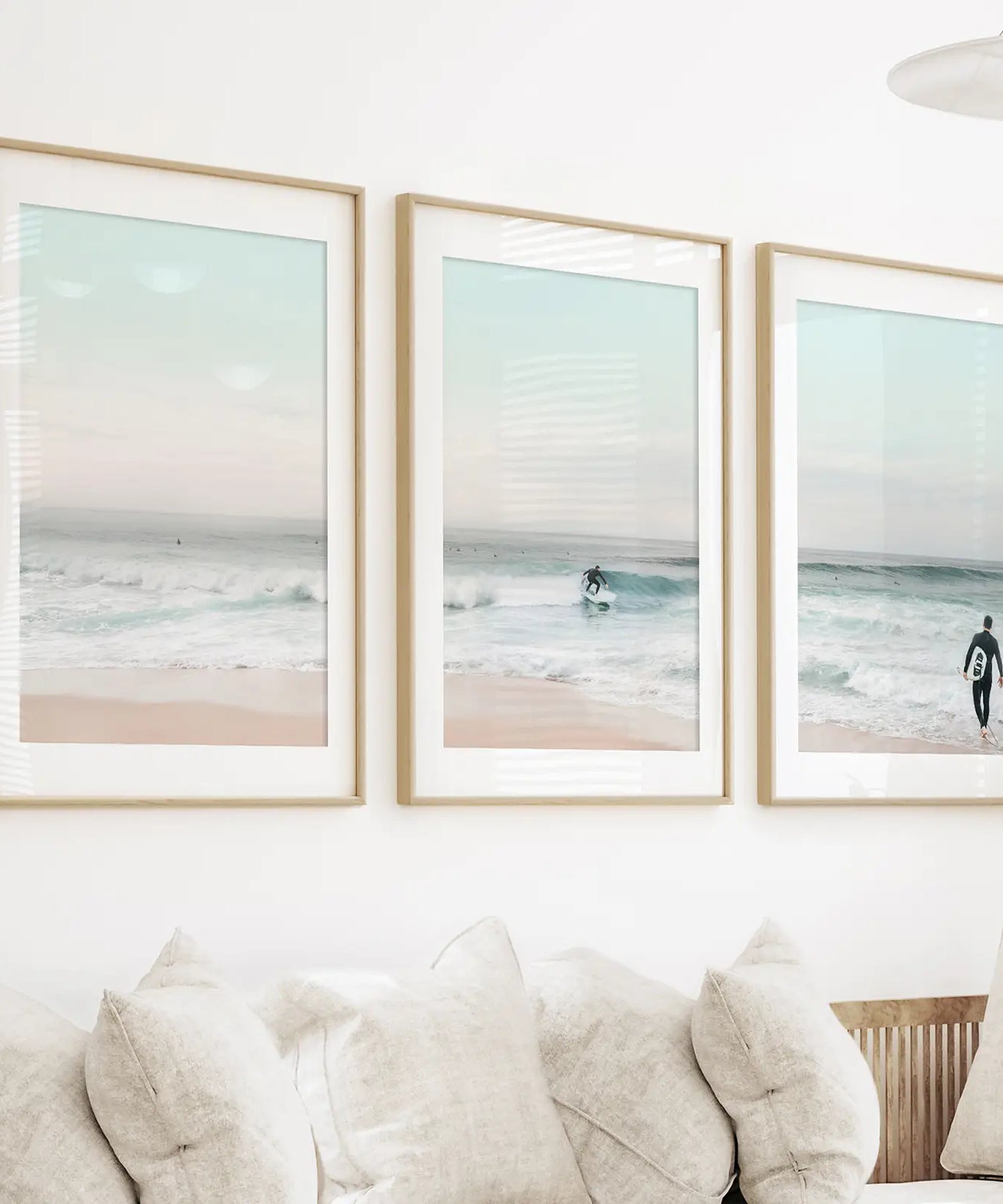 Ocean Beach Surf Kunstdrucke. Wandkunst in Türkis- und Rosatönen