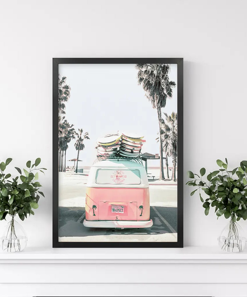 Pinker Vintage Van Kunstdruck. Tropisches Sommer Surfing Wandbild