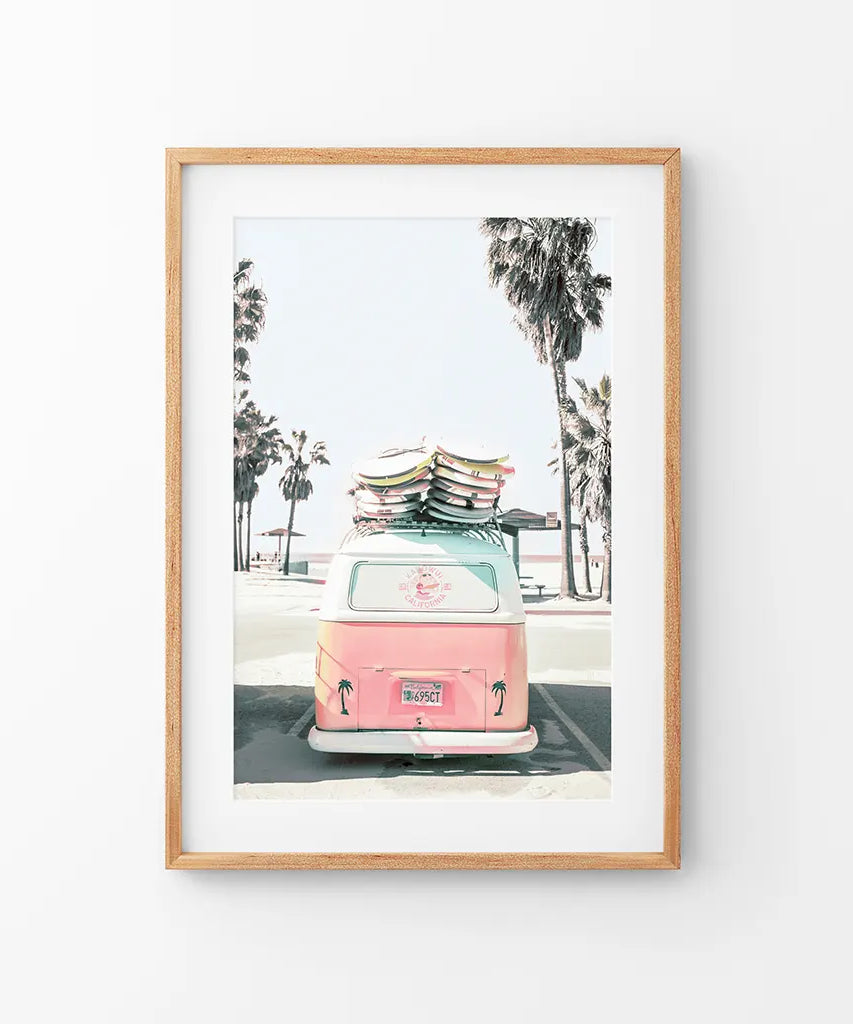 Pinker Vintage Van Kunstdruck. Tropisches Sommer Surfing Wandbild