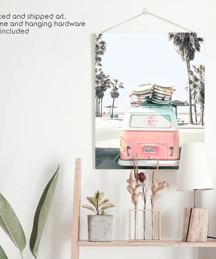 Pinker Vintage Van Kunstdruck. Tropisches Sommer Surfing Wandbild