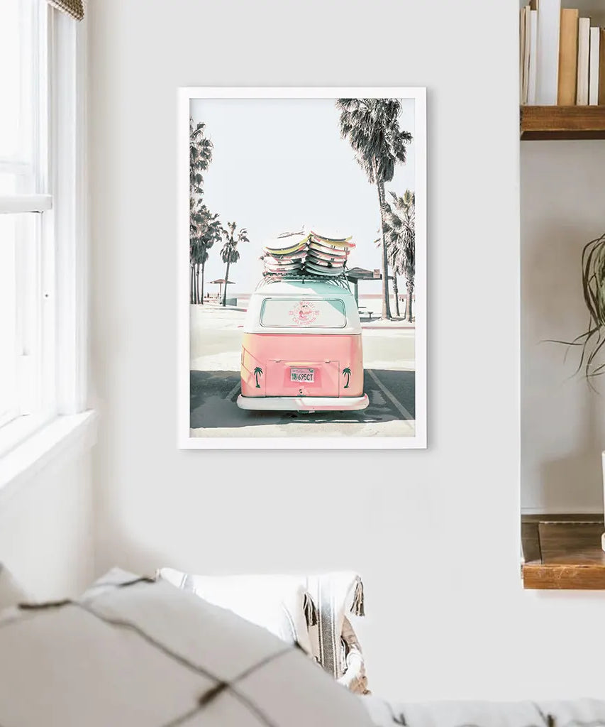Pinker Vintage Van Kunstdruck. Tropisches Sommer Surfing Wandbild