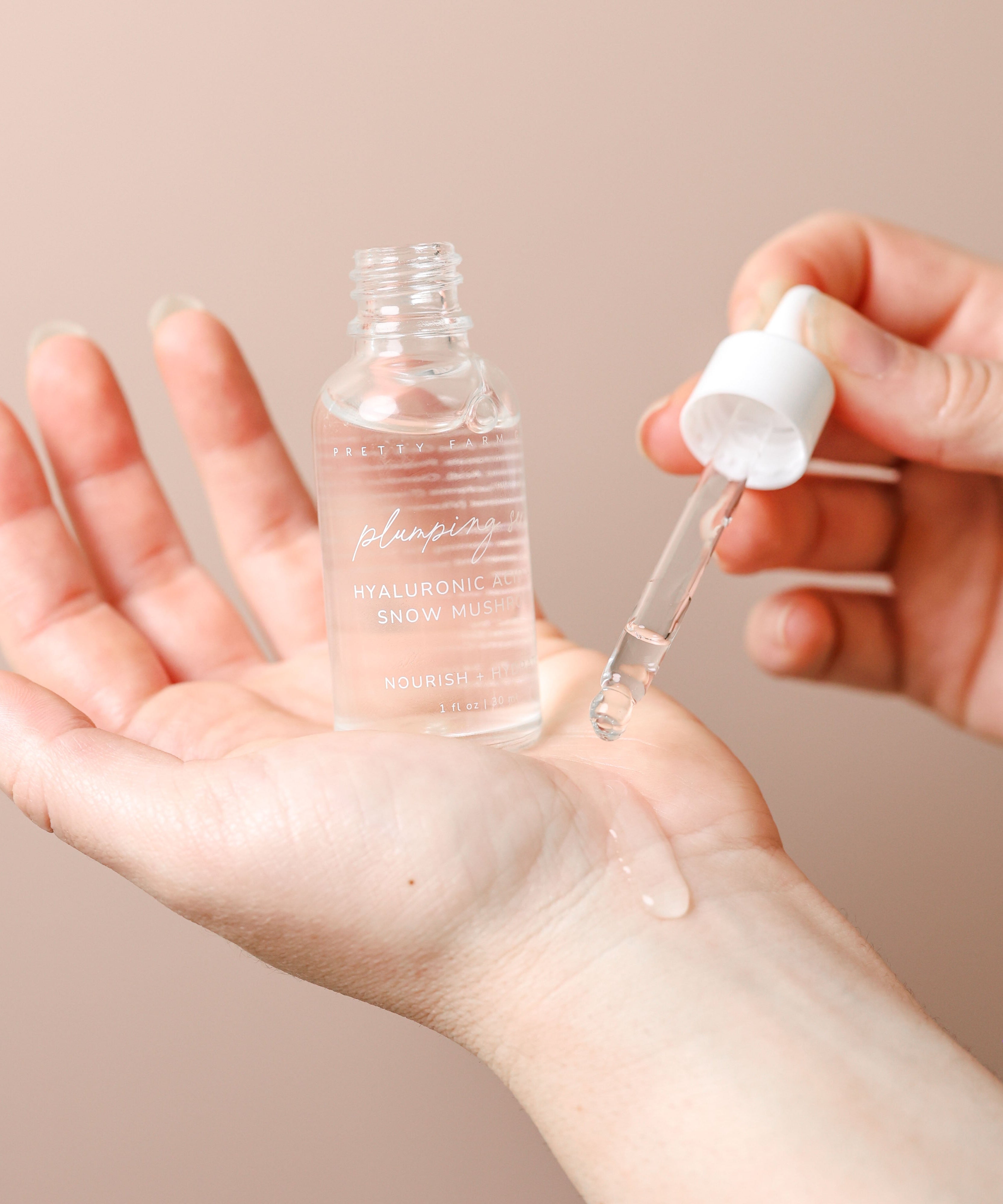 Hyaluronic Plumping Serum with Vitamin B5 + Snow Mushroom