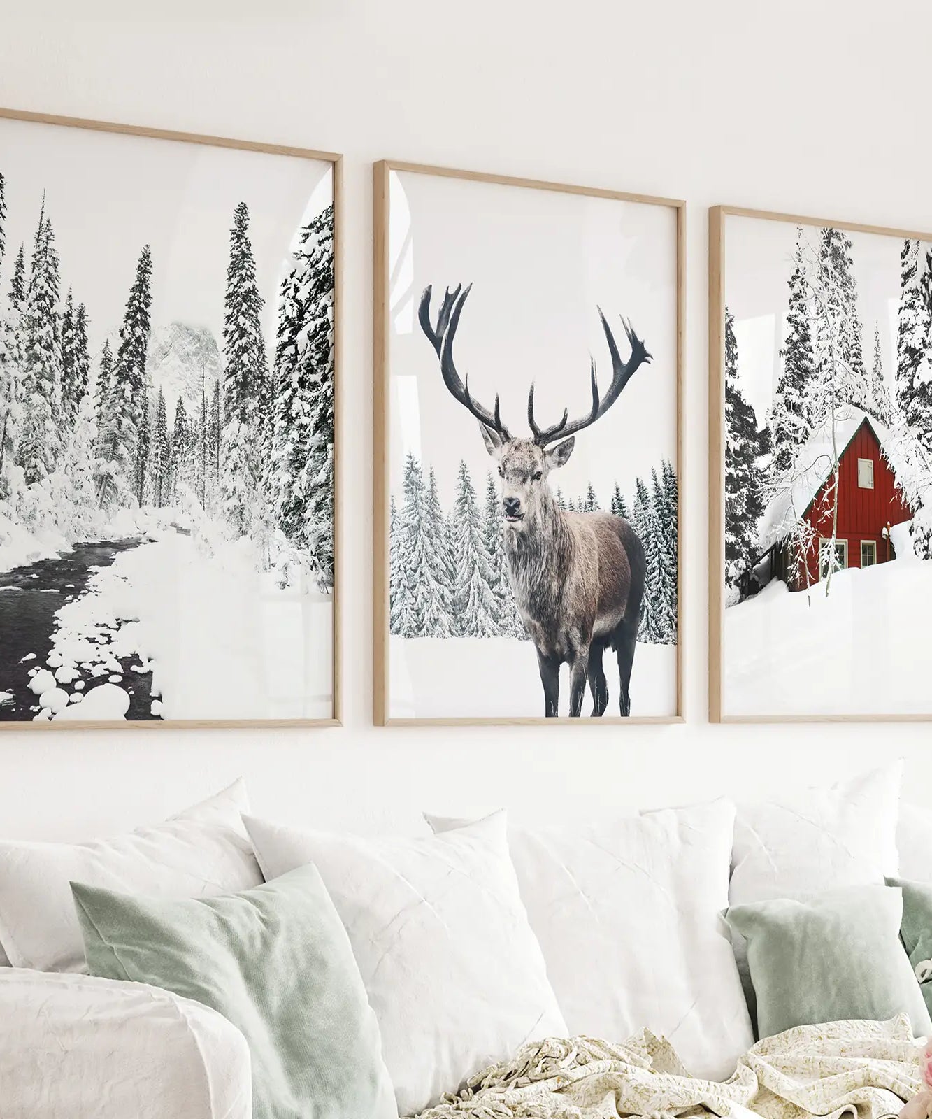 Weihnachtliche Wandbilder. Rote Blockhütte, Hirsch