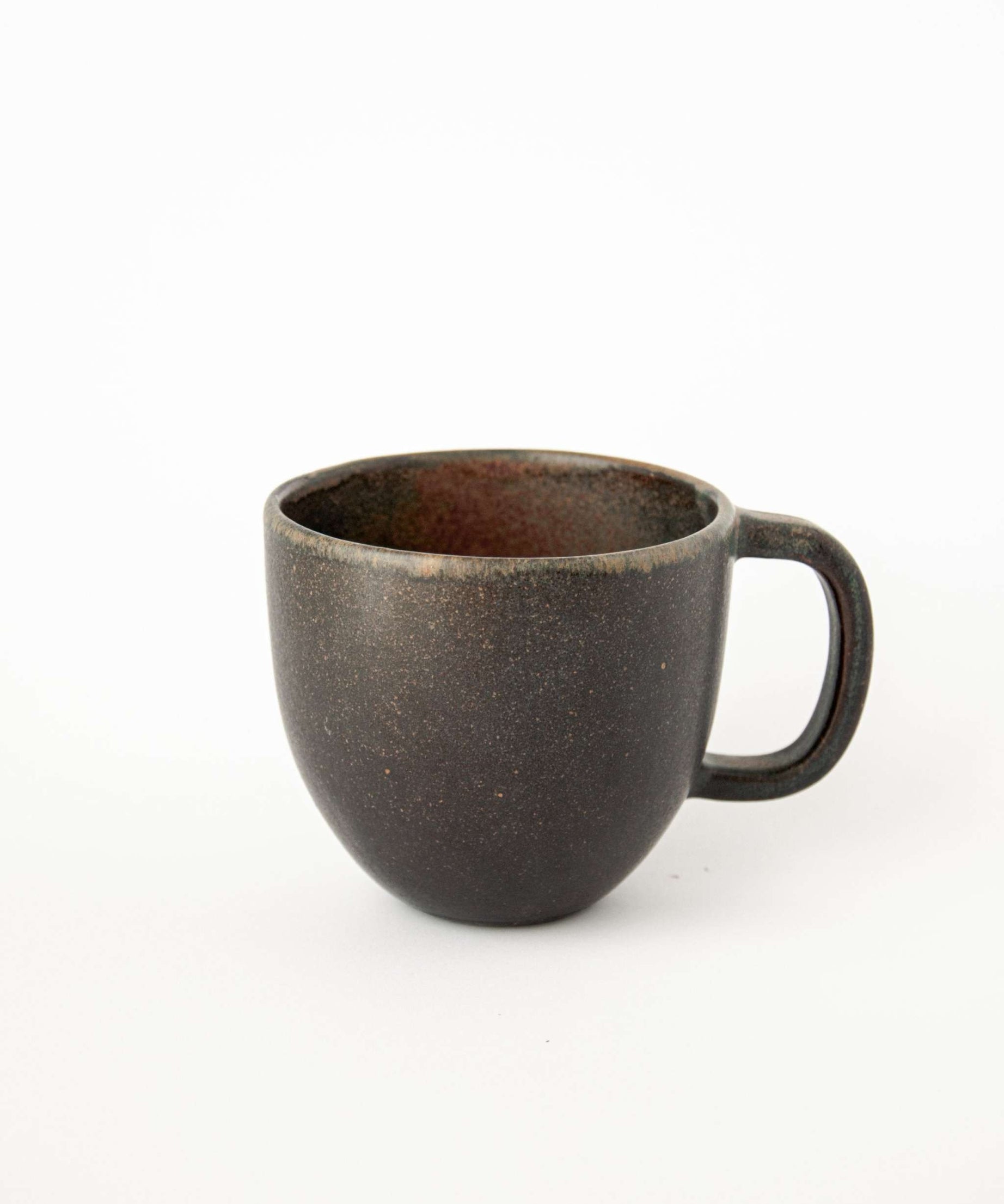 Kaffeetasse aus Steingut, Rostfarben