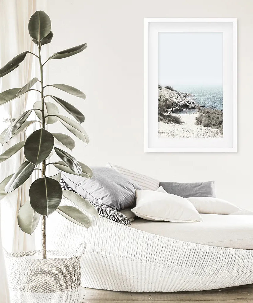 Meer, Felsen und Wellen Druck. Blaue Beige Küstenwandkunst