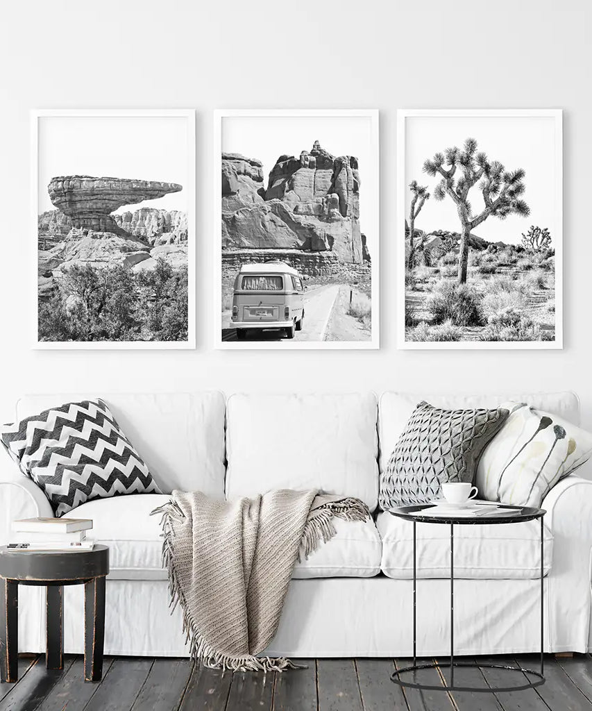 Schwarz-Weiß-Wandbild-Set "Wüste". Klippe, Van, Baum