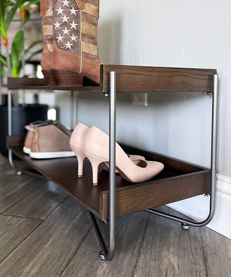 Modernes Schuhregal aus Holz und Metall