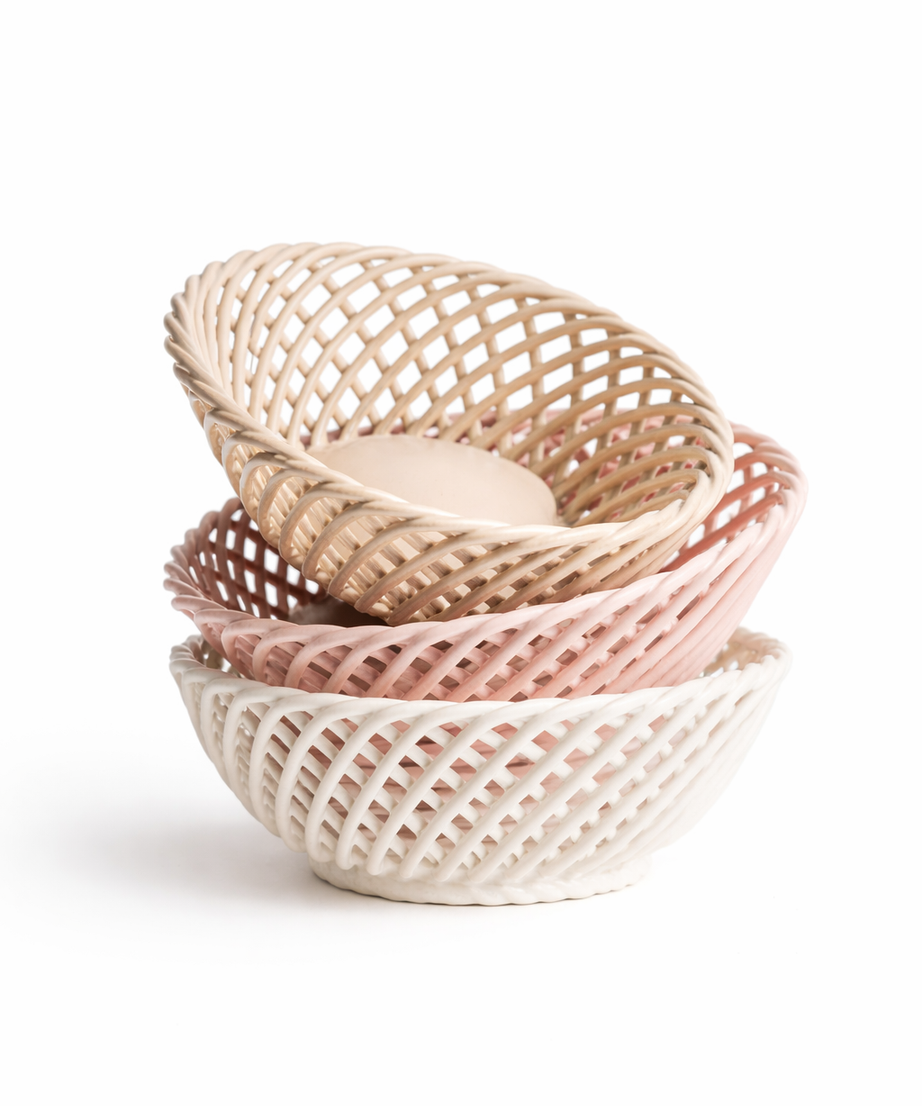 Handgewebter Keramikkorb – Kleine ovale Porzellanschale in Weiß, Beige & Rosa