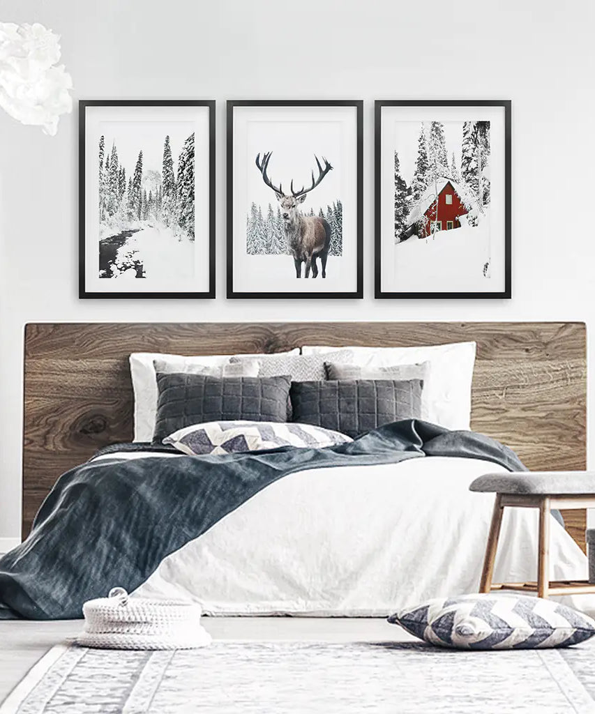 Weihnachtliche Wandbilder. Rote Blockhütte, Hirsch
