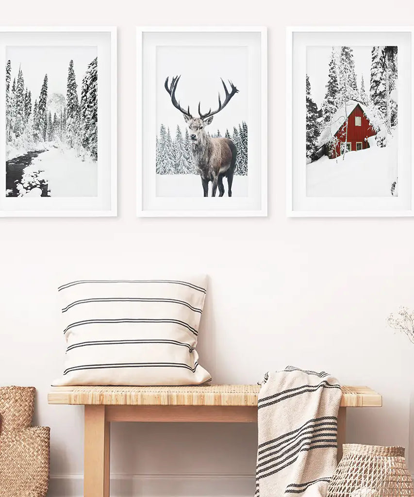 Weihnachtliche Wandbilder. Rote Blockhütte, Hirsch