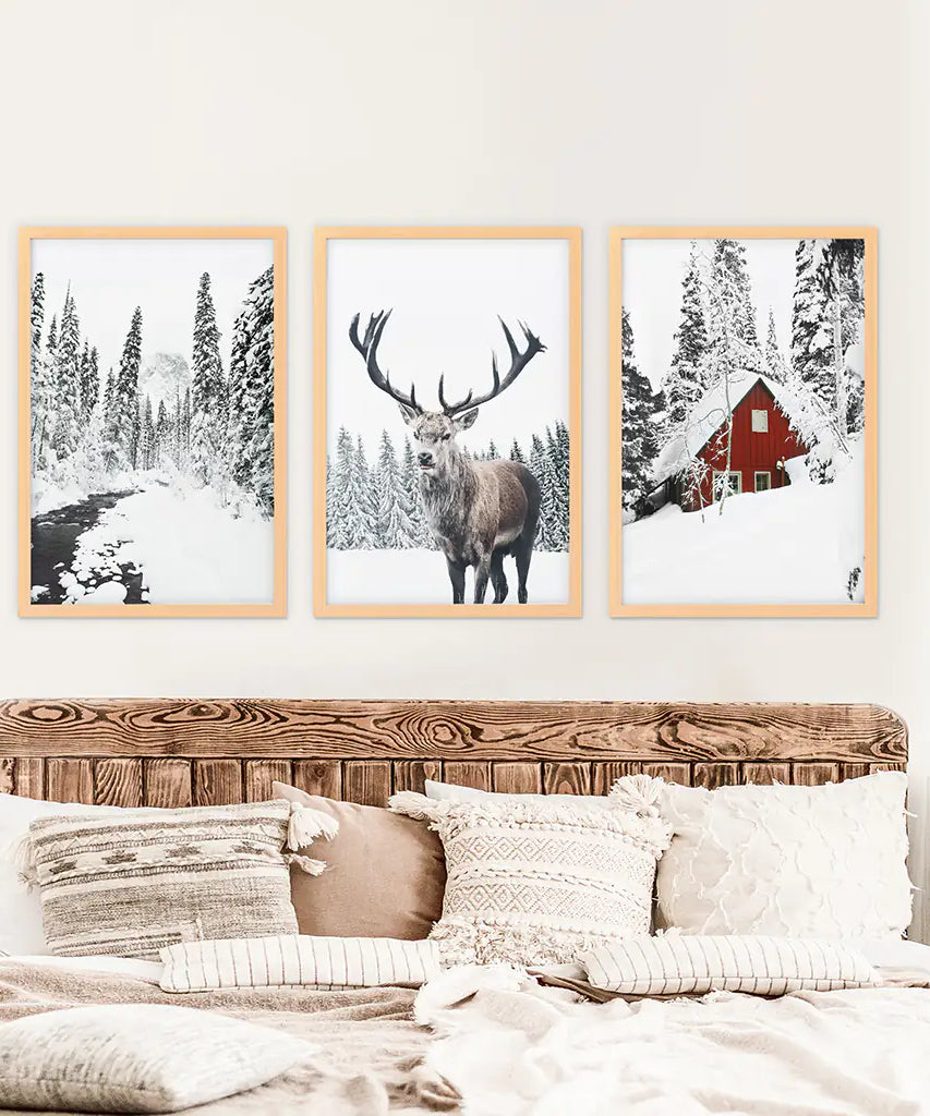 Weihnachtliche Wandbilder. Rote Blockhütte, Hirsch