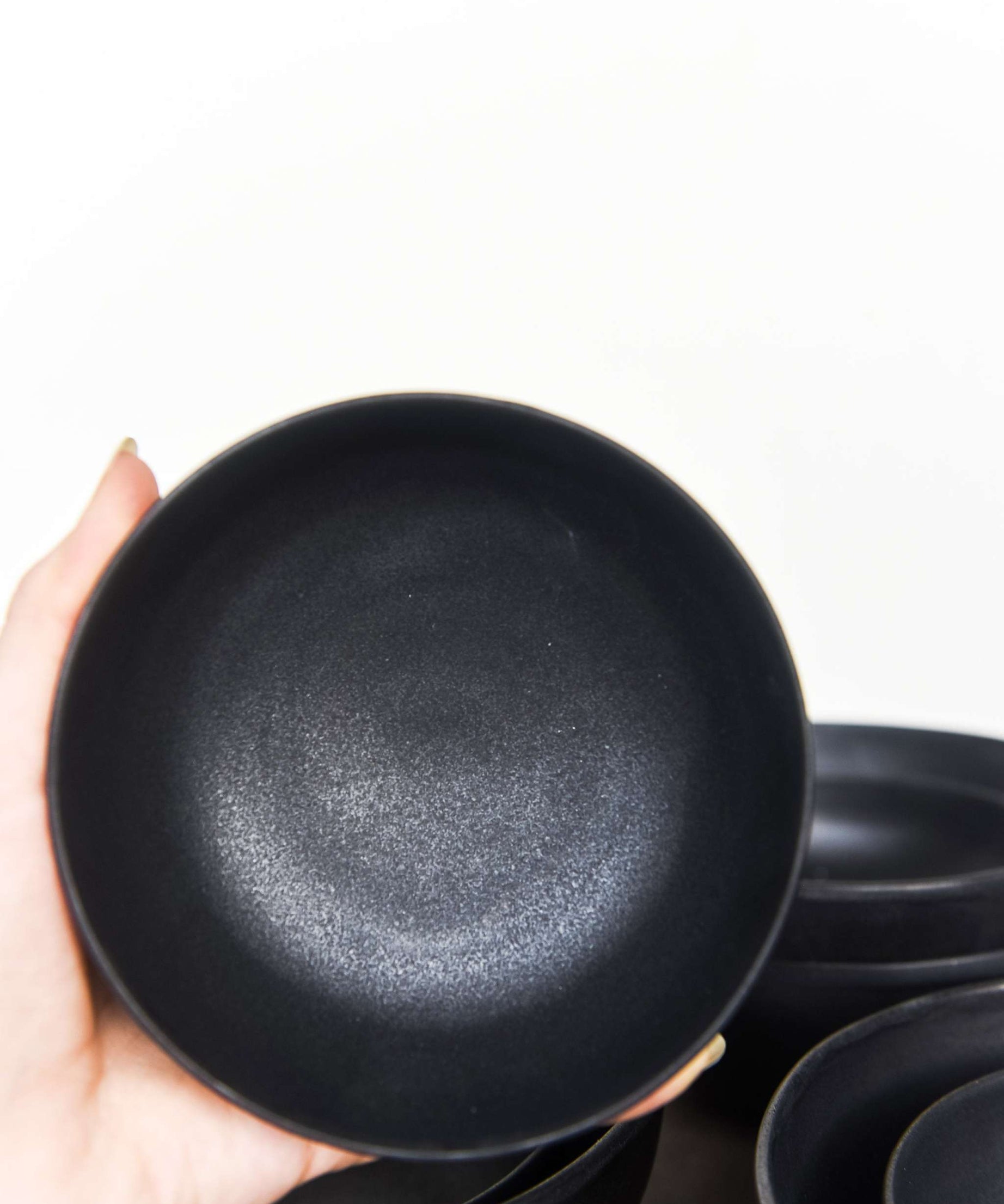 Schwarze Mini-Schale – Handgemachte Steingut-Saucenschale, Schwarz Matt