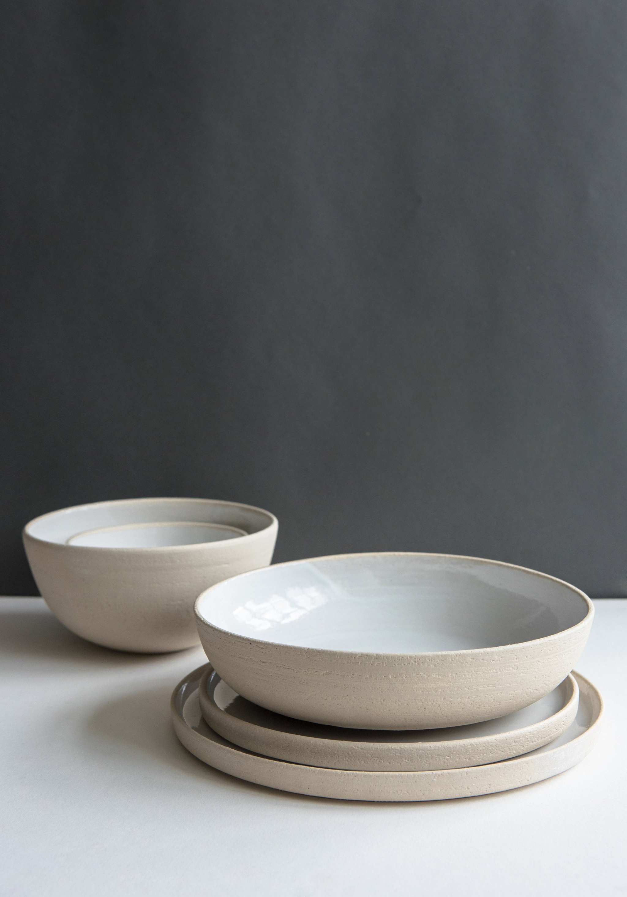 Handgemachte Steingutteller