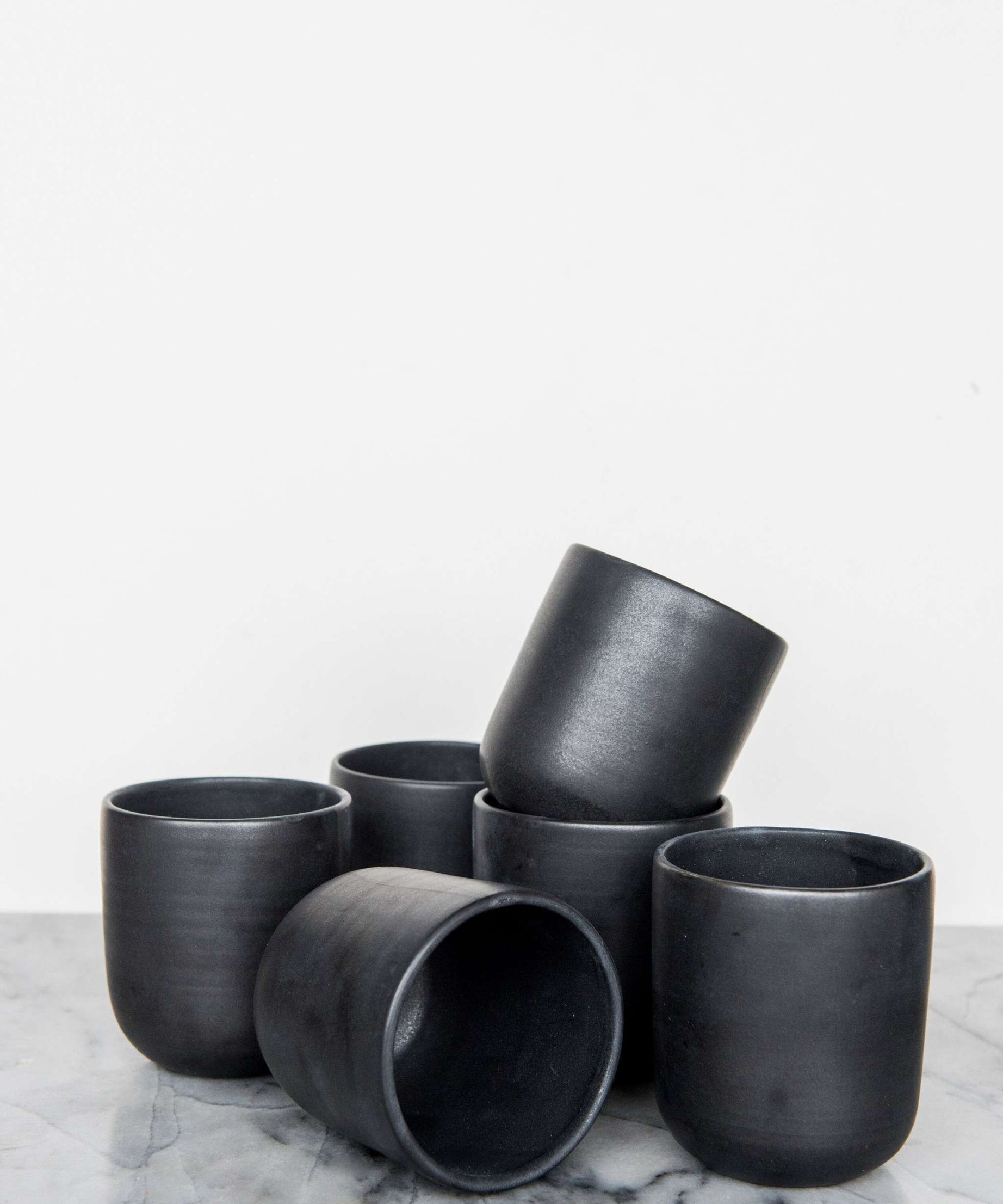 Handgemachte Steinzeug Tasse - Schwarze matte Tasse für Kaffee und Tee