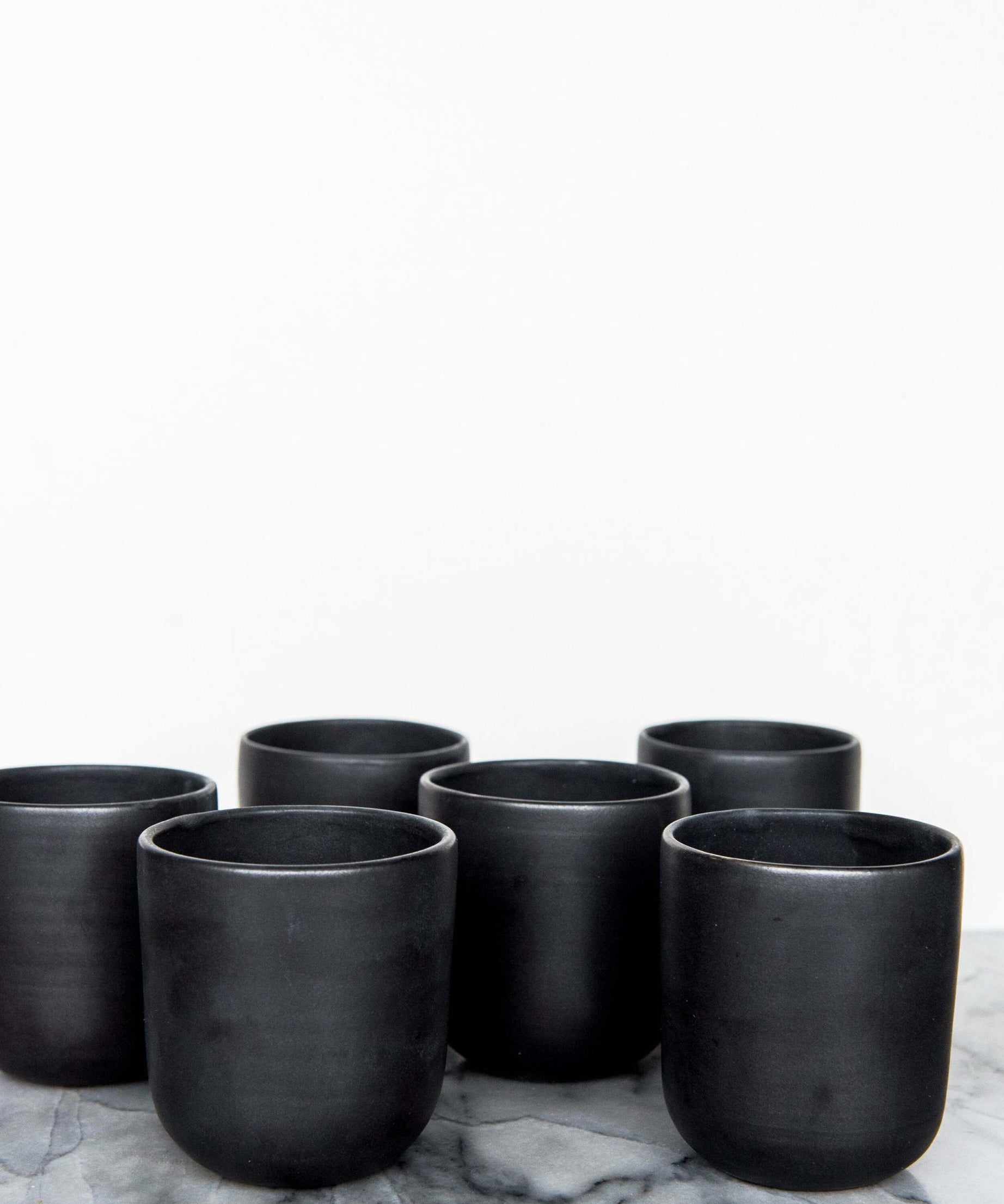 Handgemachte Steinzeug Tasse - Schwarze matte Tasse für Kaffee und Tee