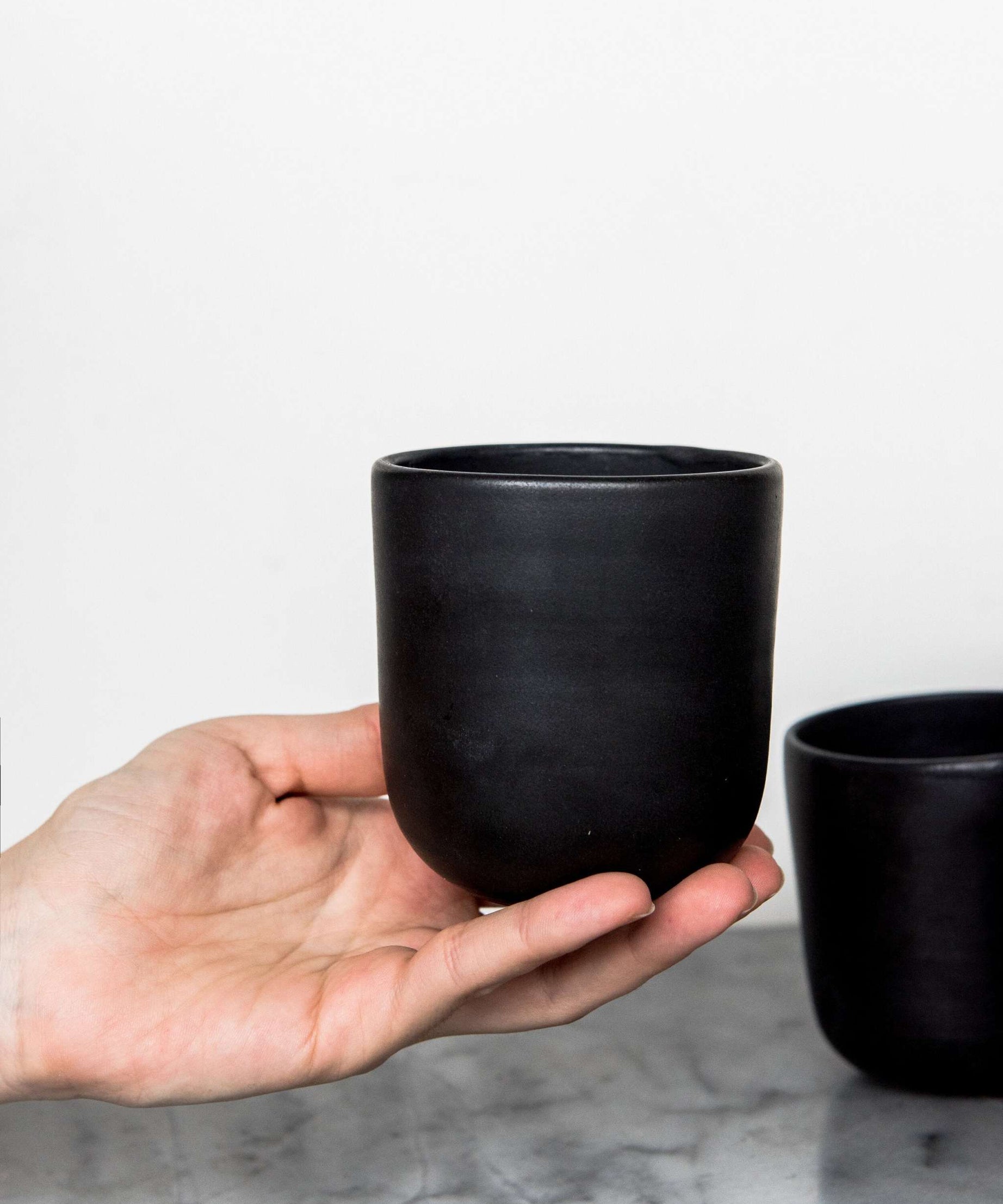Handgemachte Steinzeug Tasse - Schwarze matte Tasse für Kaffee und Tee