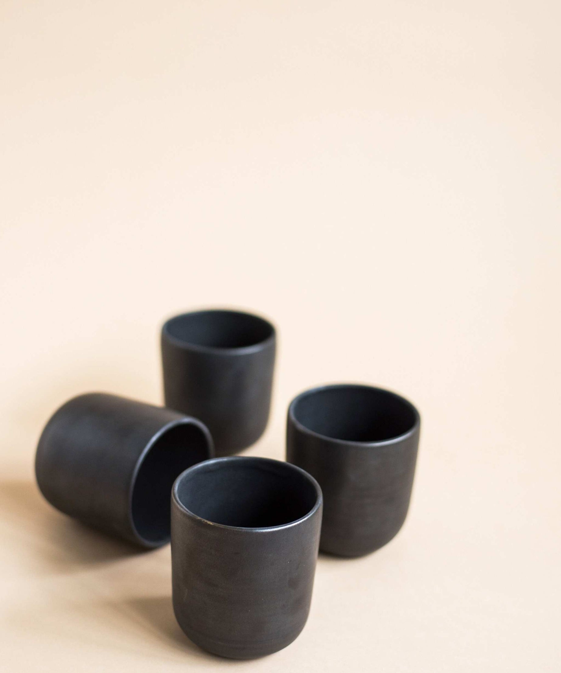 Handgemachte Steinzeug Tasse - Schwarze matte Tasse für Kaffee und Tee