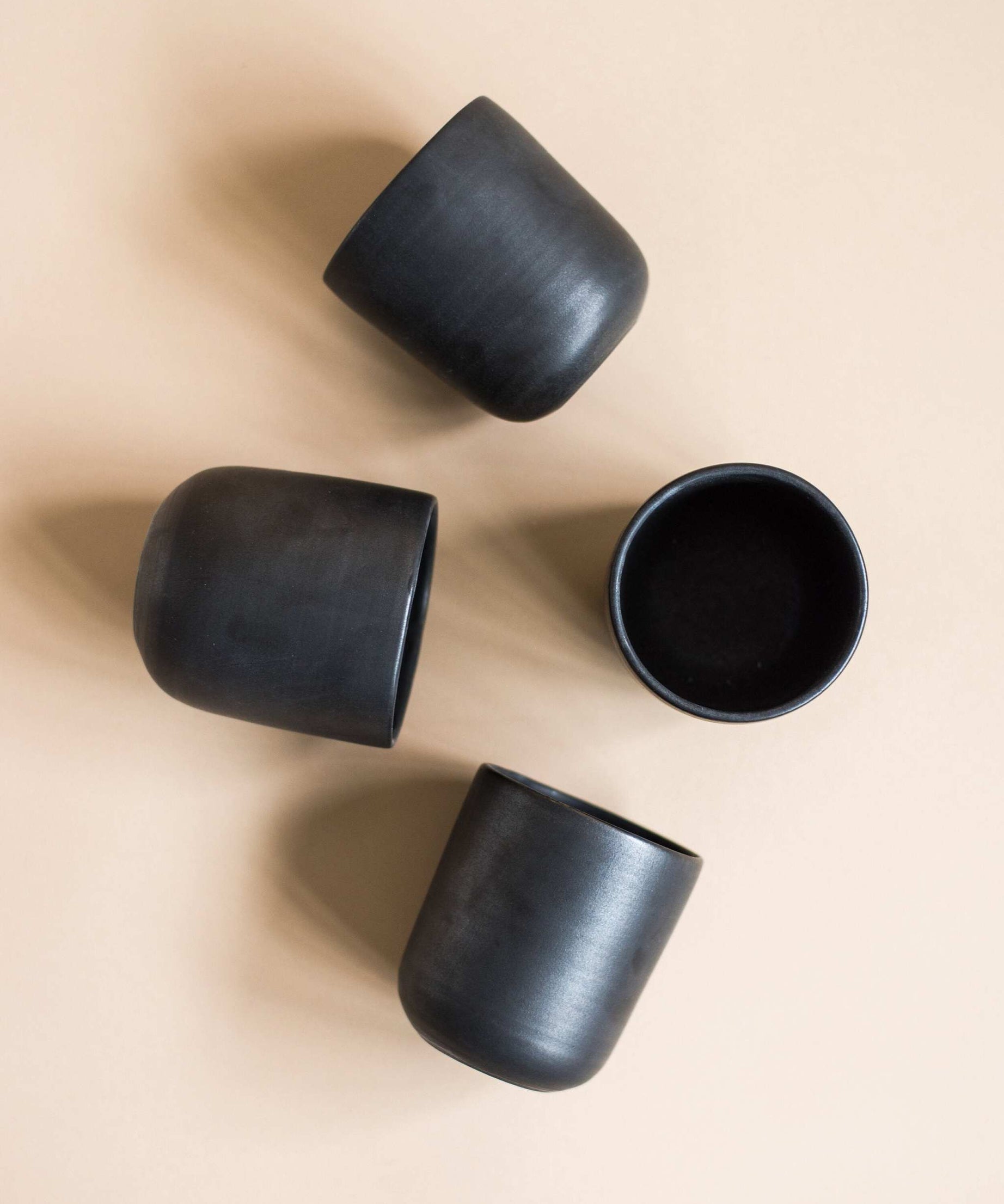 Handgemachte Steinzeug Tasse - Schwarze matte Tasse für Kaffee und Tee