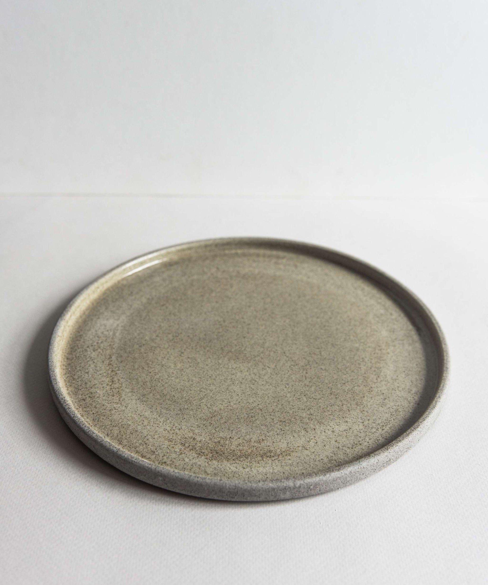 Steingut-Essteller „Beton“