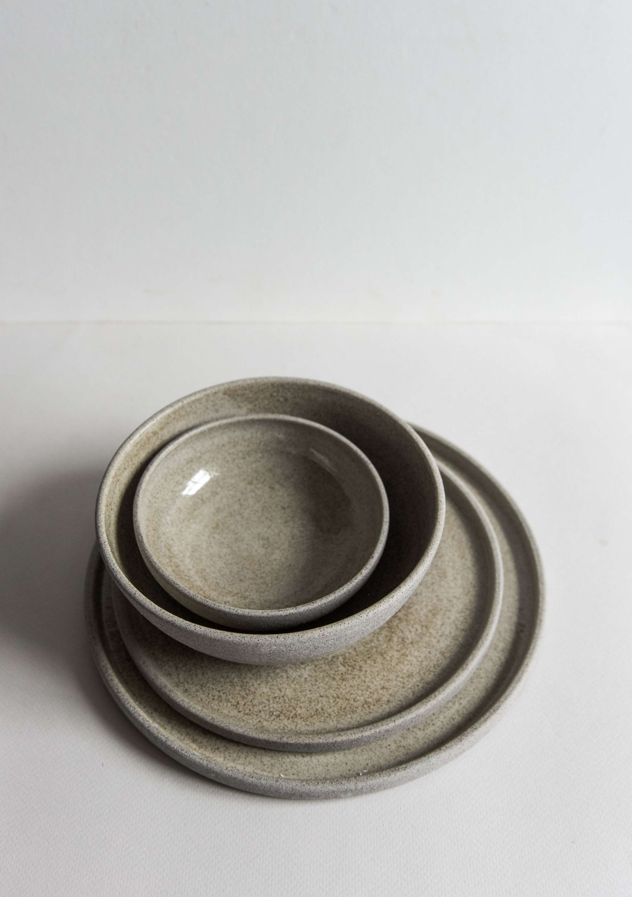 Steingut-Essteller „Beton“