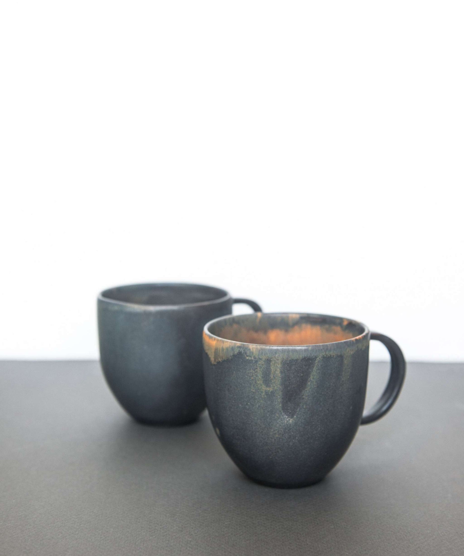 Kaffeetasse aus Steingut, Rostfarben