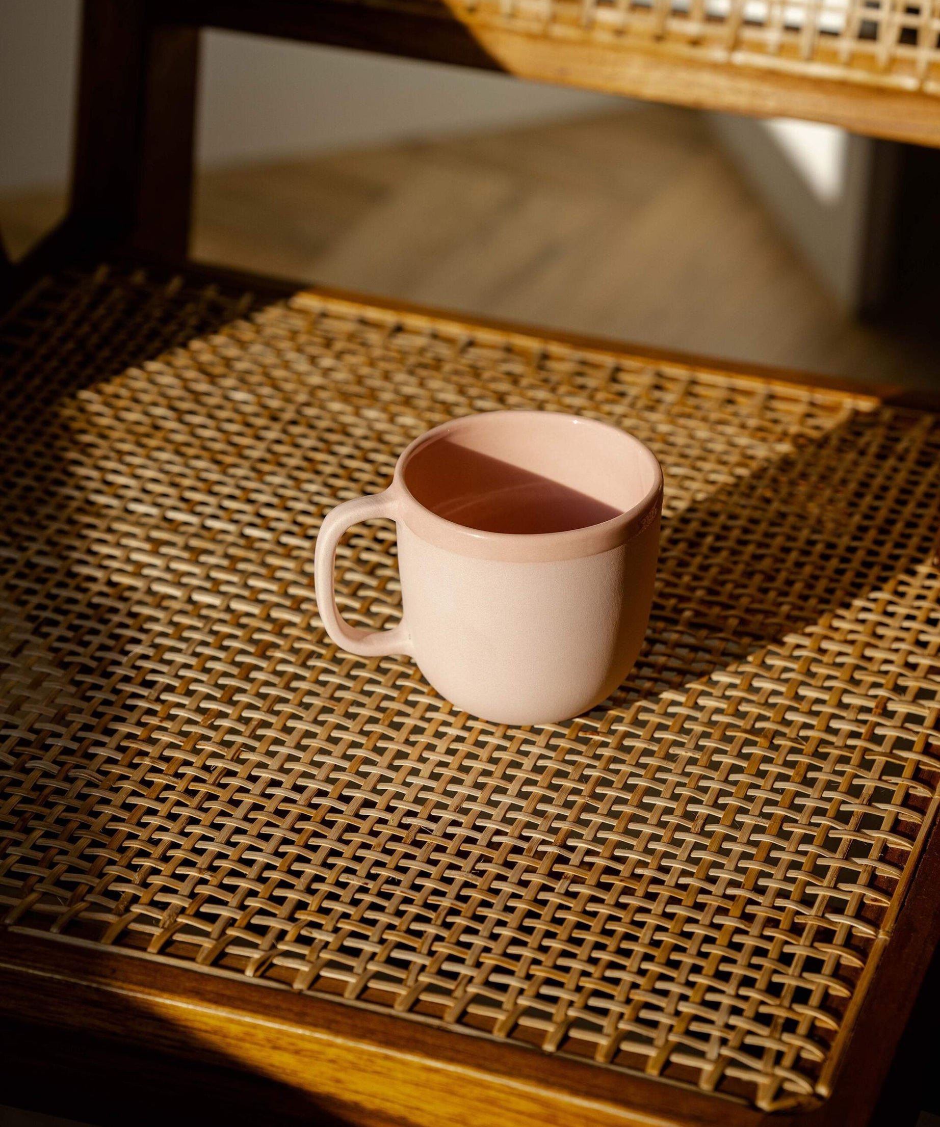 Kaffeetasse in Puderrosa