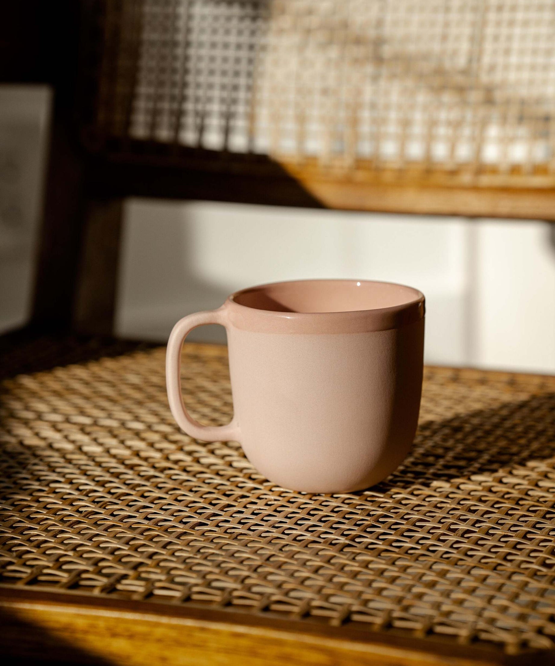 Kaffeetasse in Puderrosa