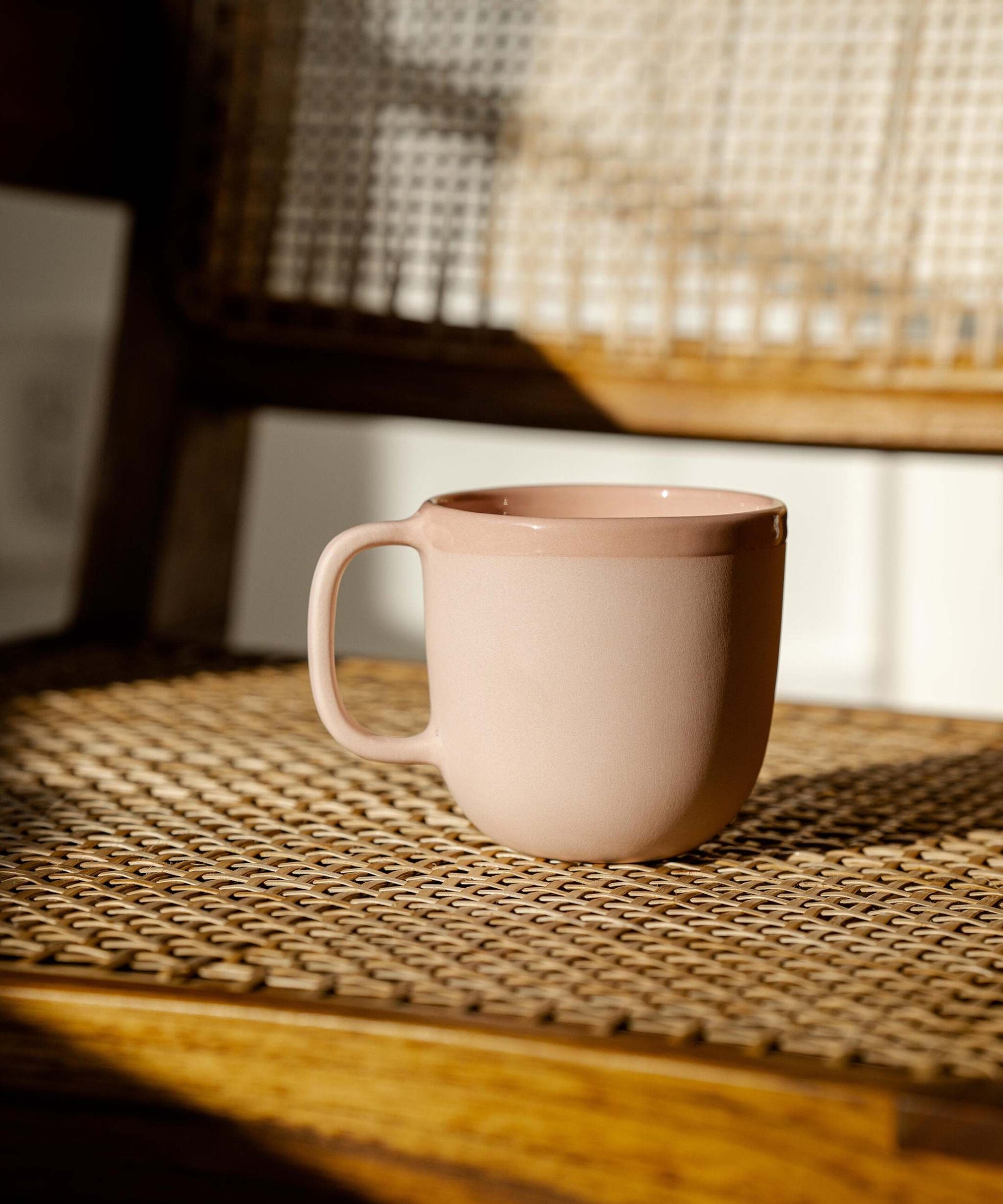 Kaffeetasse in Puderrosa