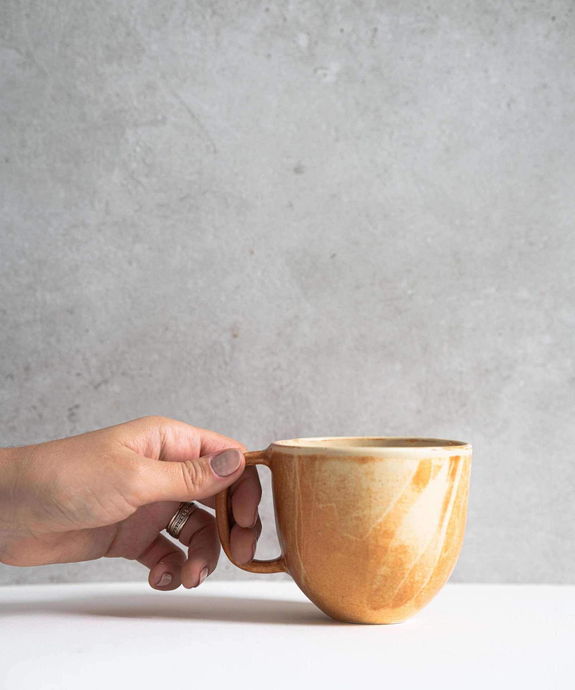 Steingut-Kaffeetasse Beige