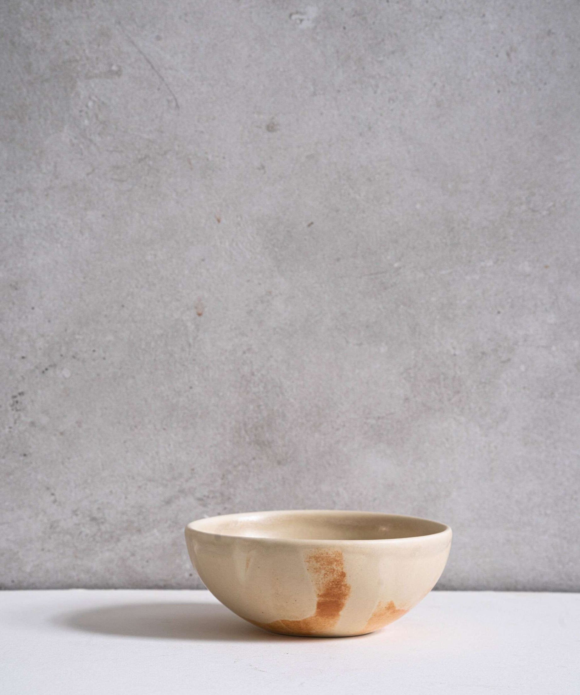 Beige matte Steingutschale