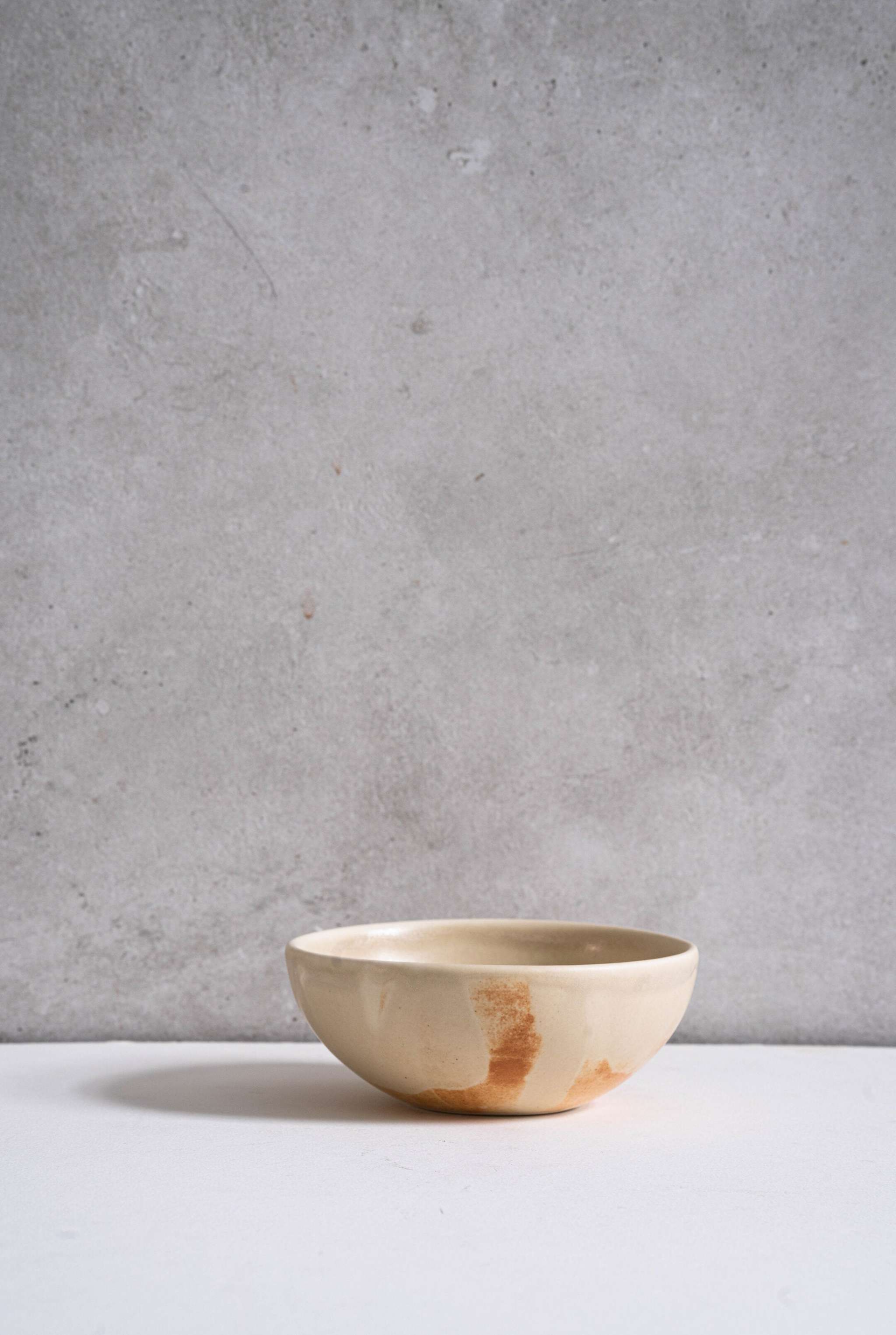 Beige matte Steingutschale