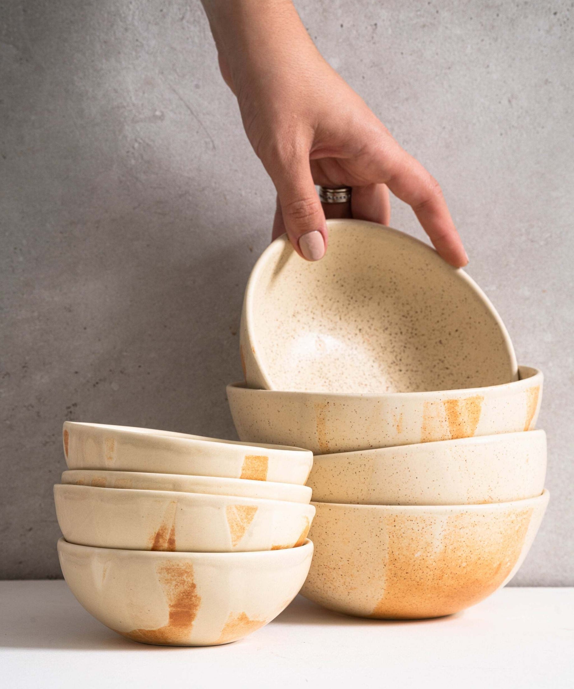 Beige matte Steingutschale