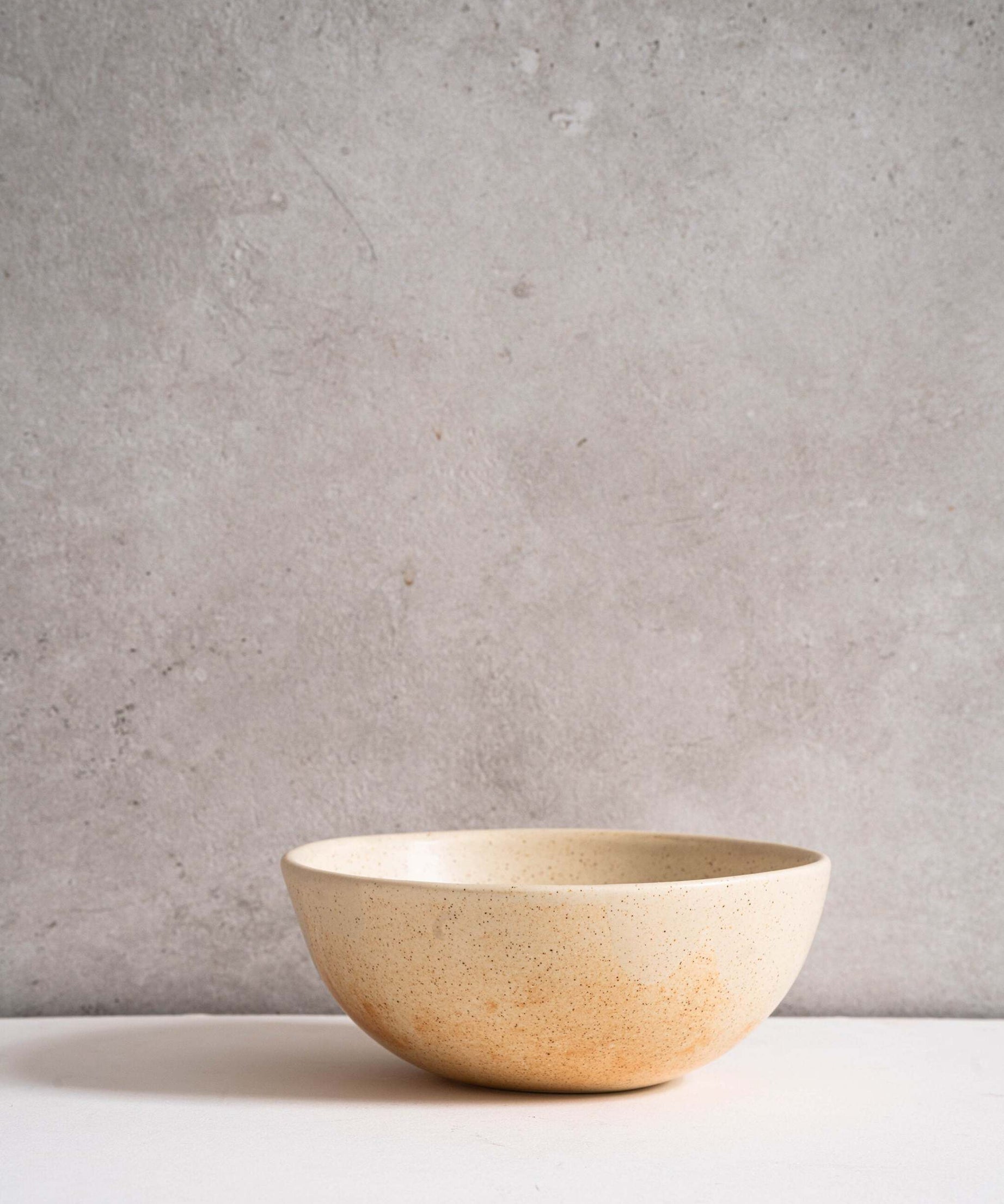Beige matte Steingutschale
