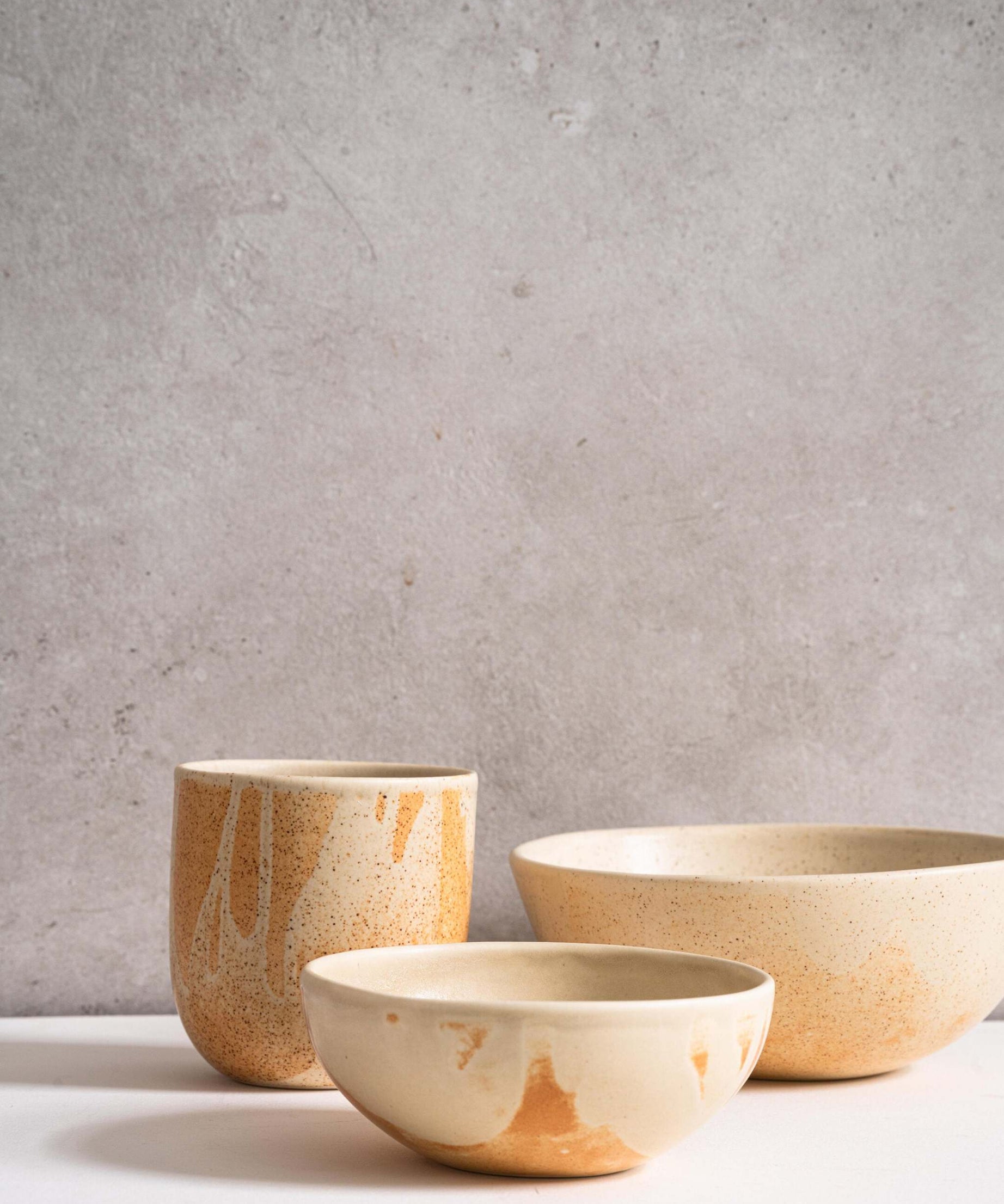 Beige matte Steingutschale