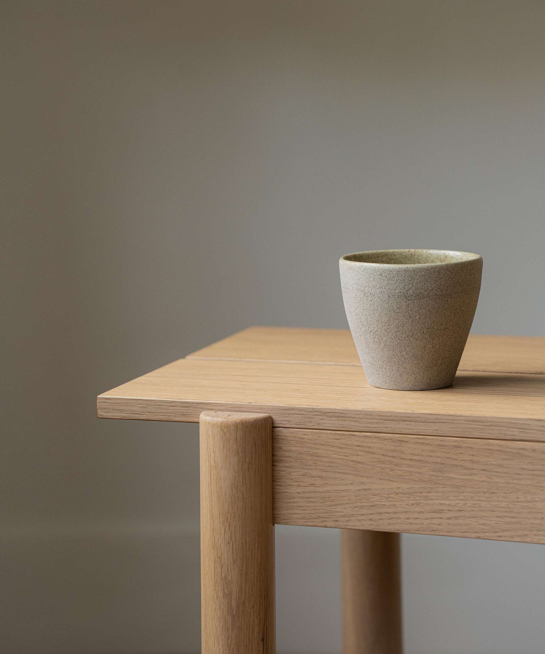 Steingut-Kaffeetasse Betonoptik