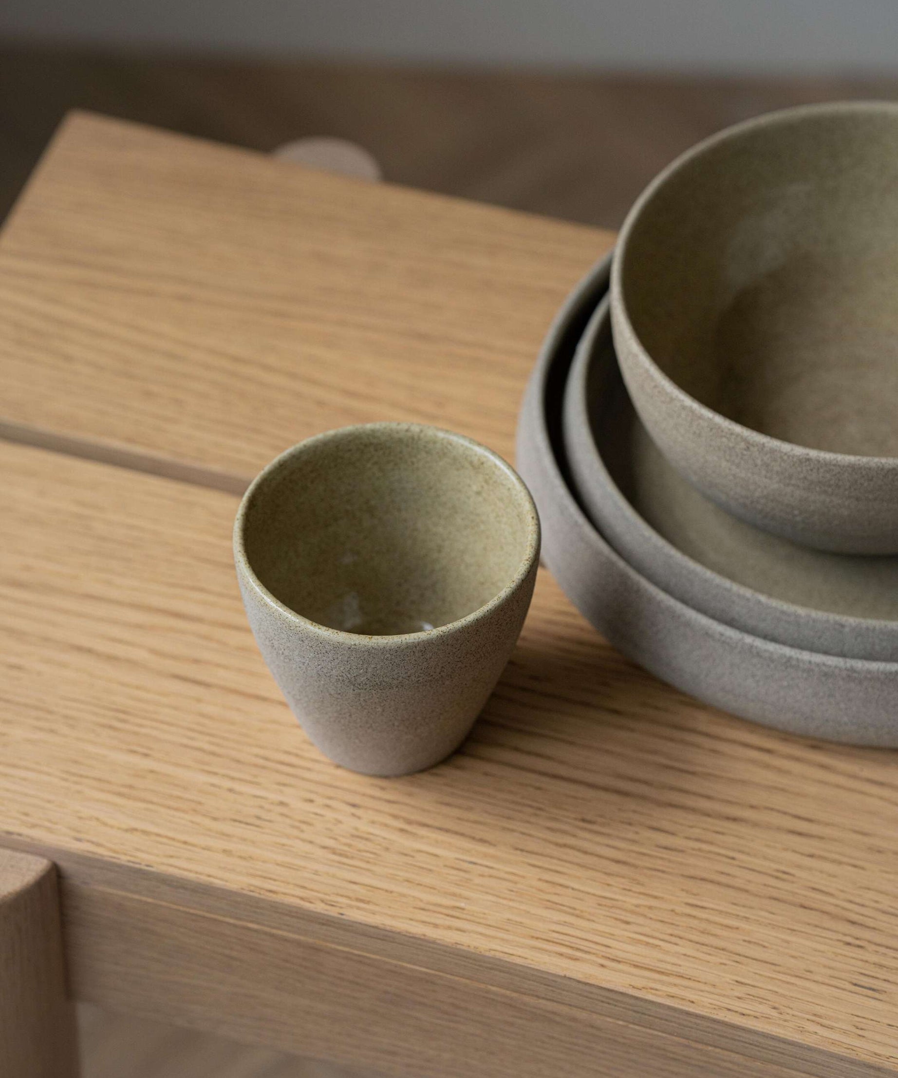 Steingut-Kaffeetasse Betonoptik