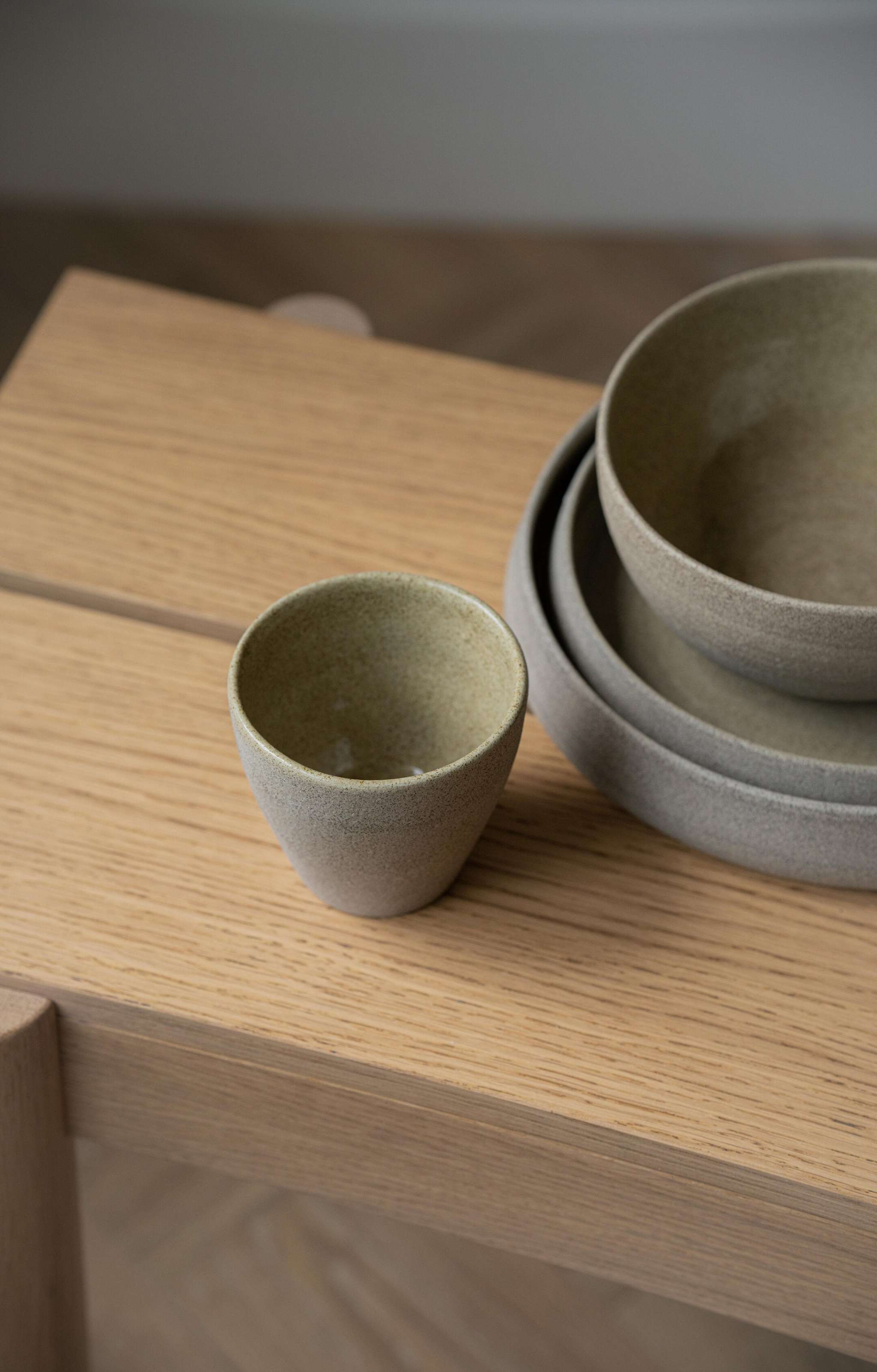 Steingut-Kaffeetasse Betonoptik