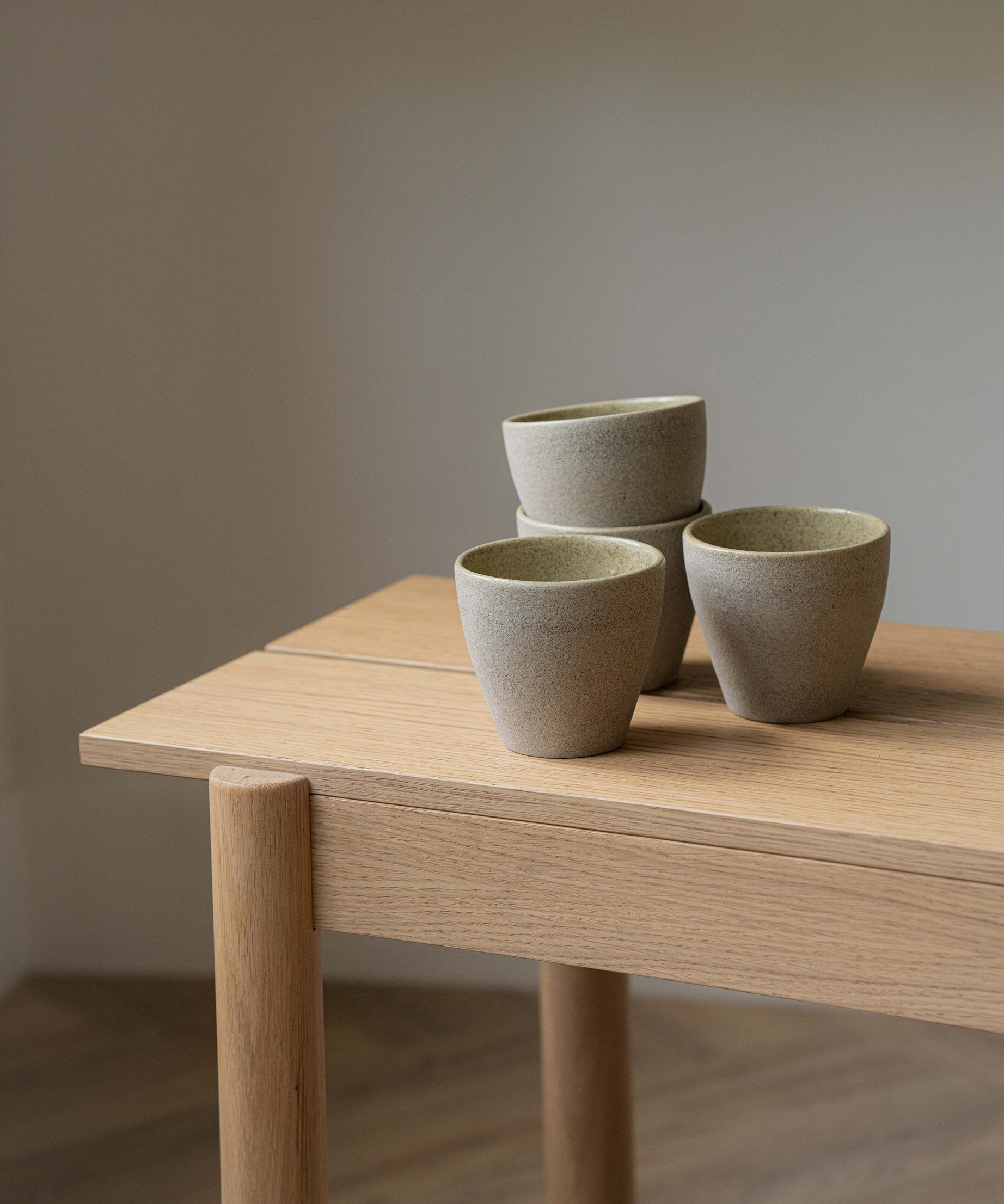 Steingut-Kaffeetasse Betonoptik