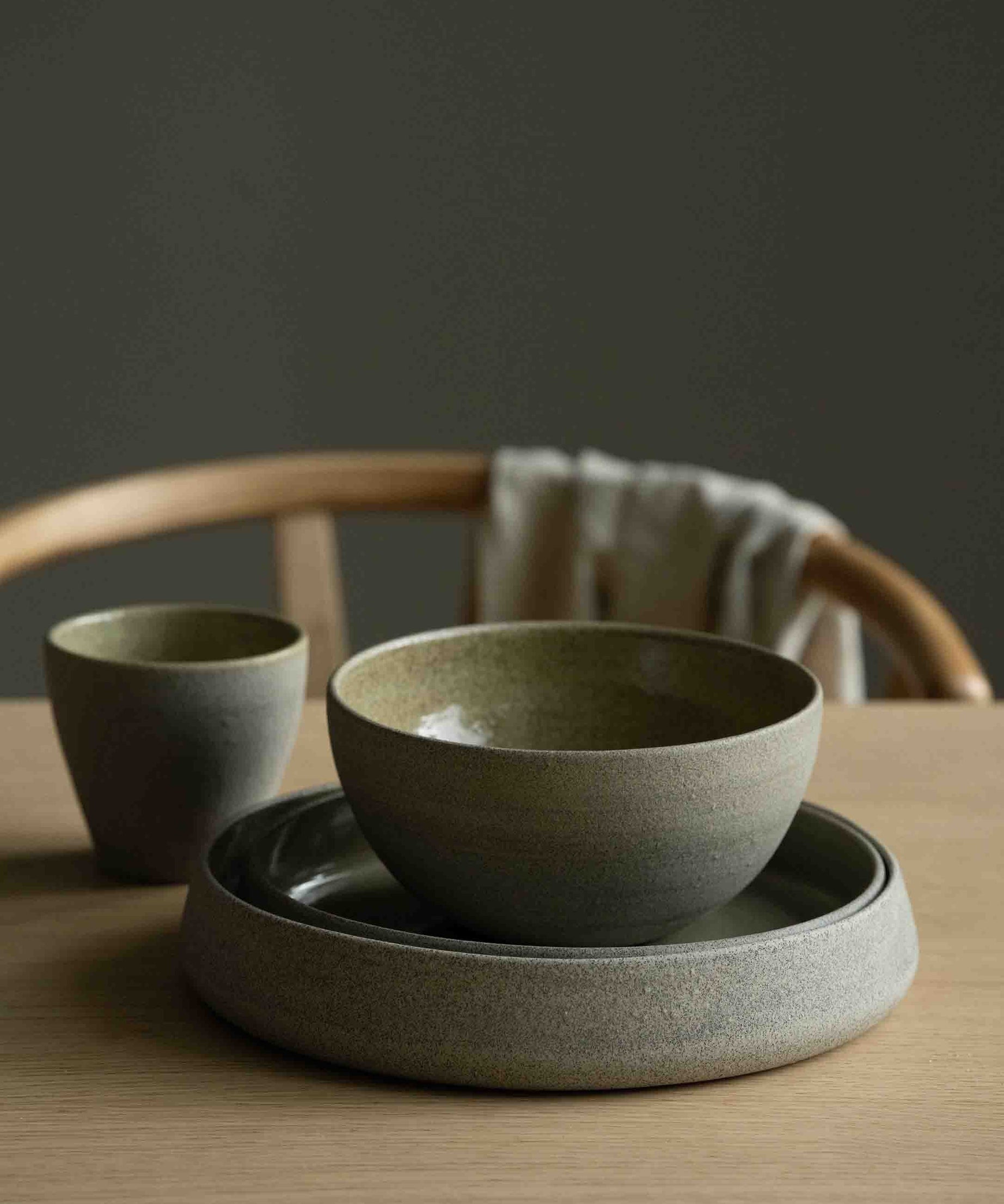 Handgemachtes Steingut-Geschirrset "Concrete"