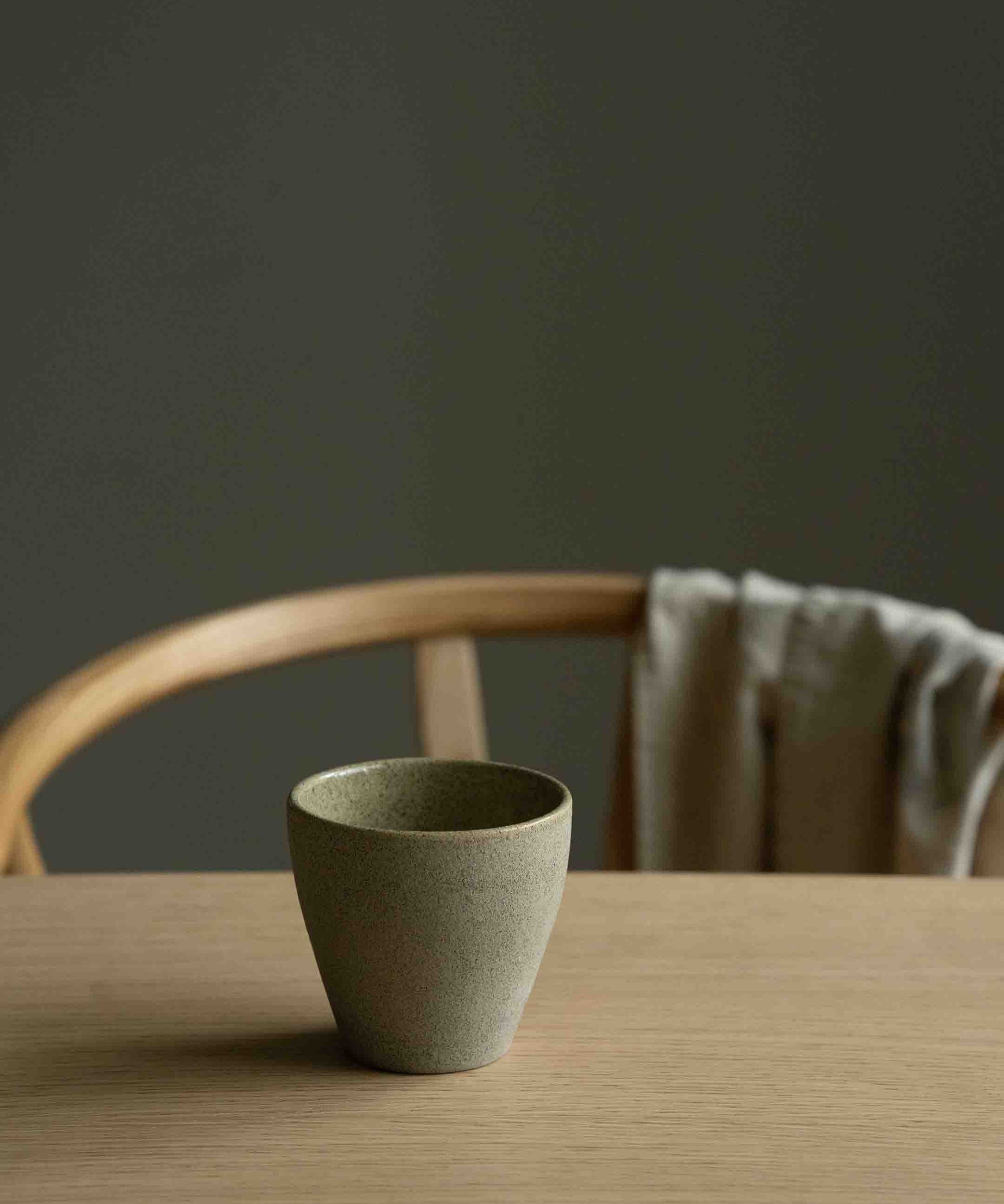 Handgemachtes Steingut-Geschirrset "Concrete"