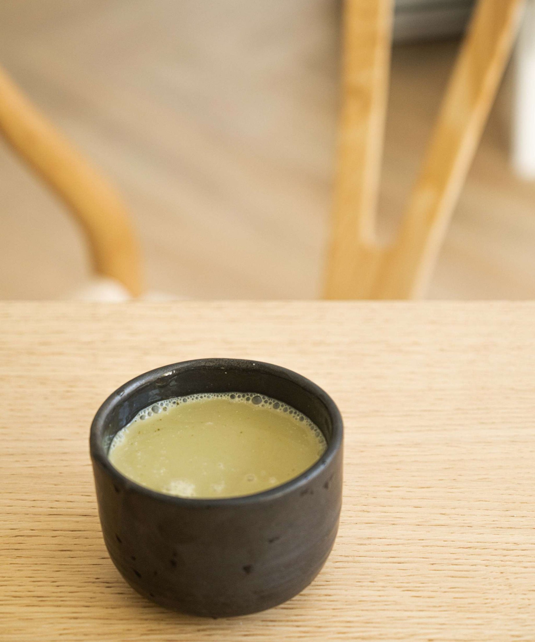 Matchaschale aus Steingut, schwarz